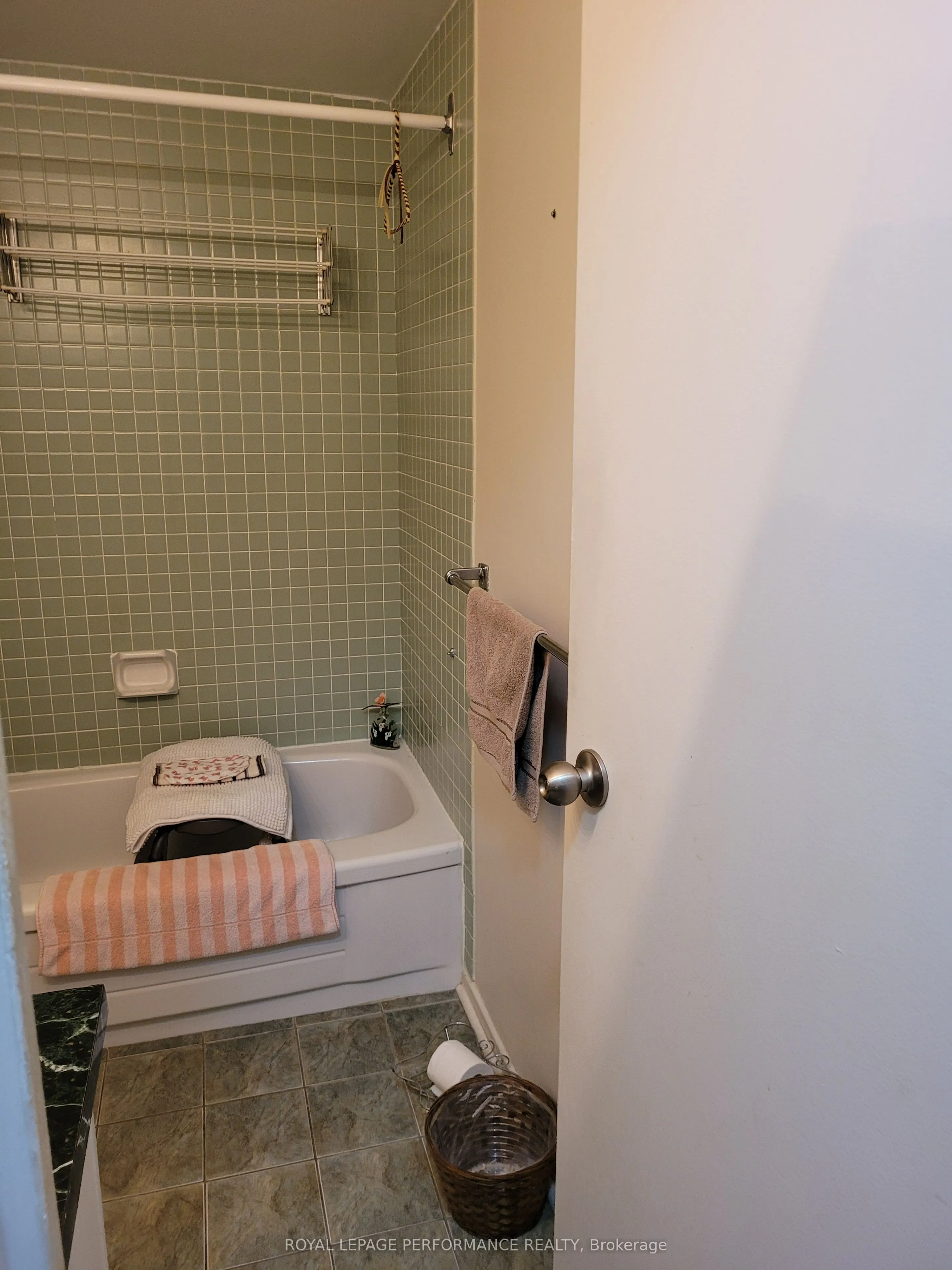 915 Elmsmere Road, #612