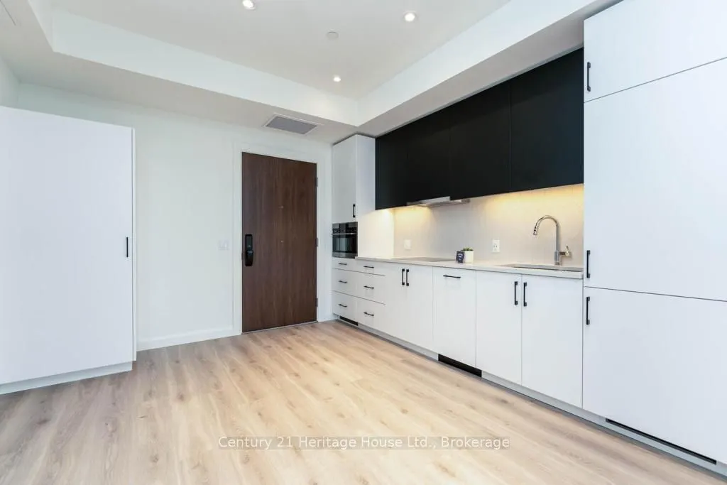 741 King Street W, #301