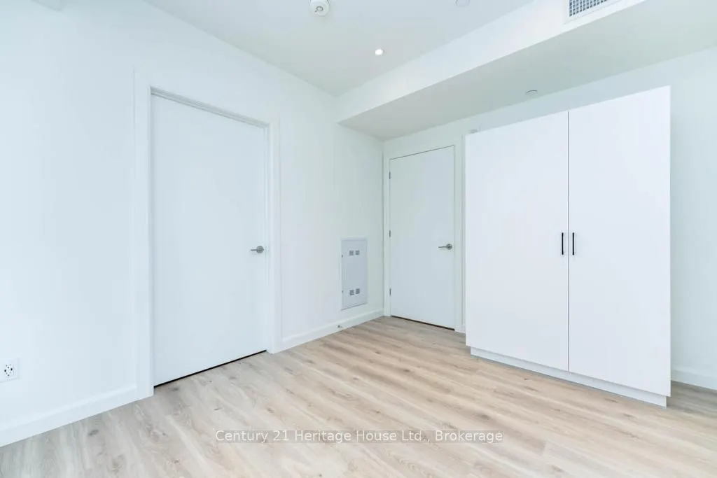 741 King Street W, #301