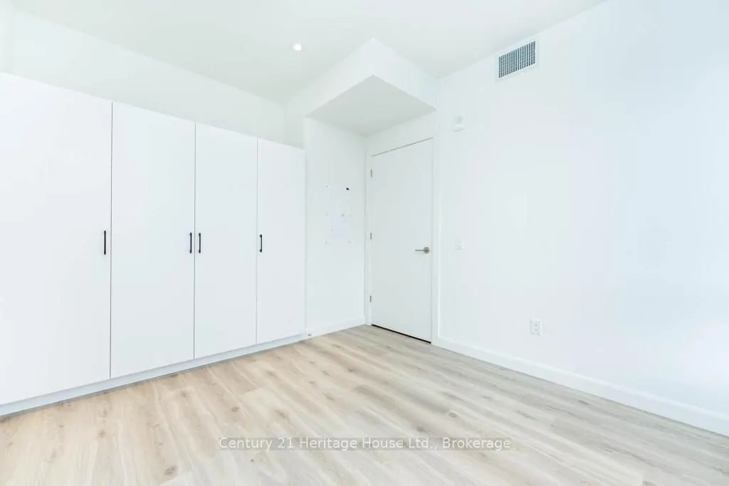 741 King Street W, #301