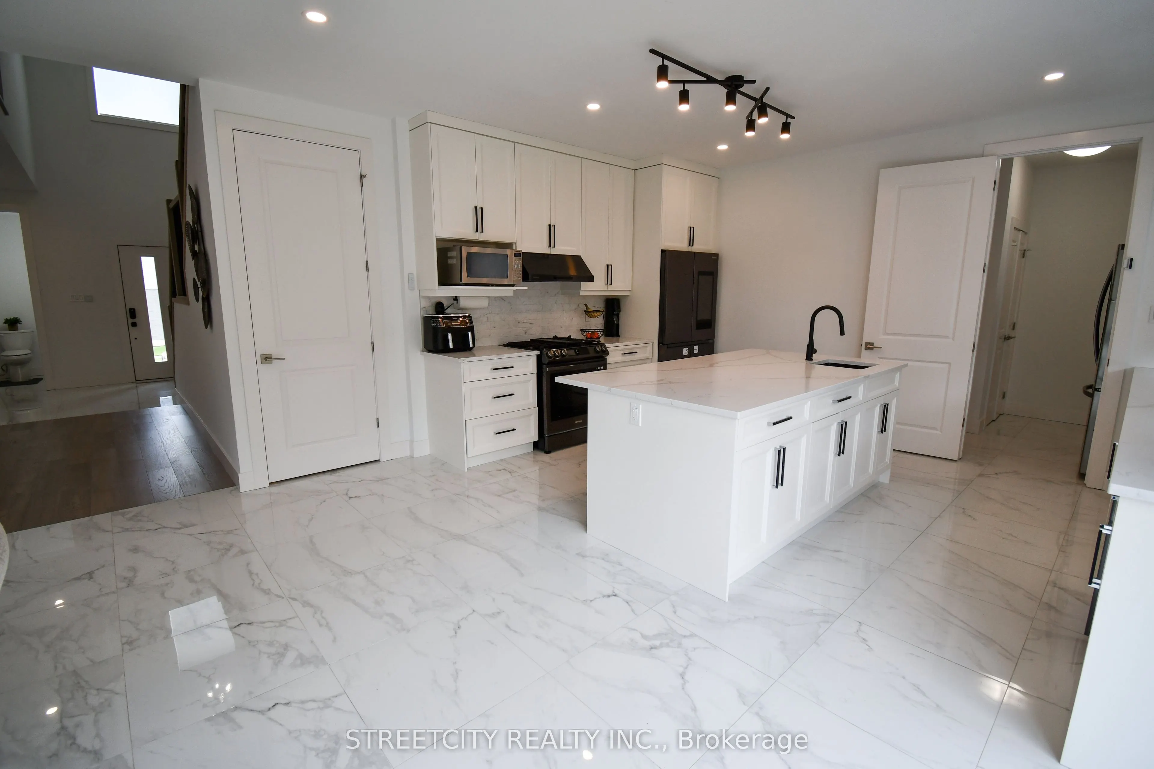 2705 Oriole Drive