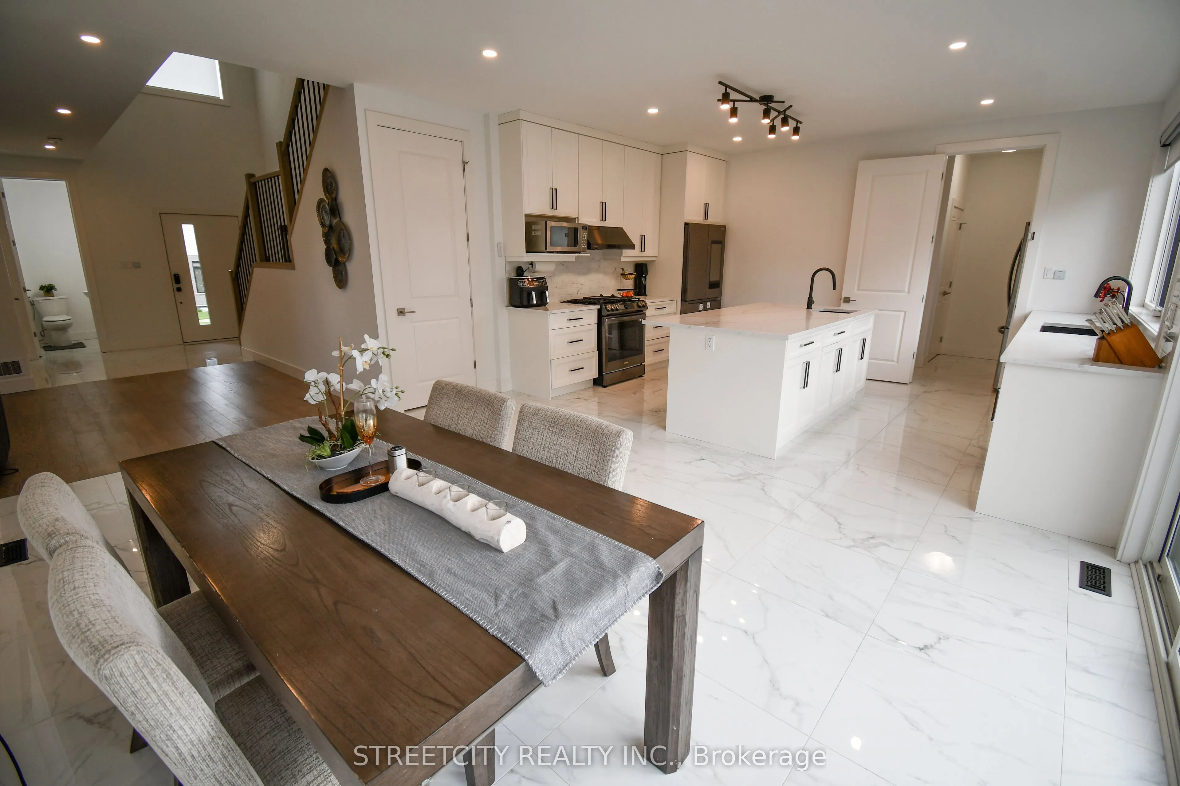 2705 Oriole Drive
