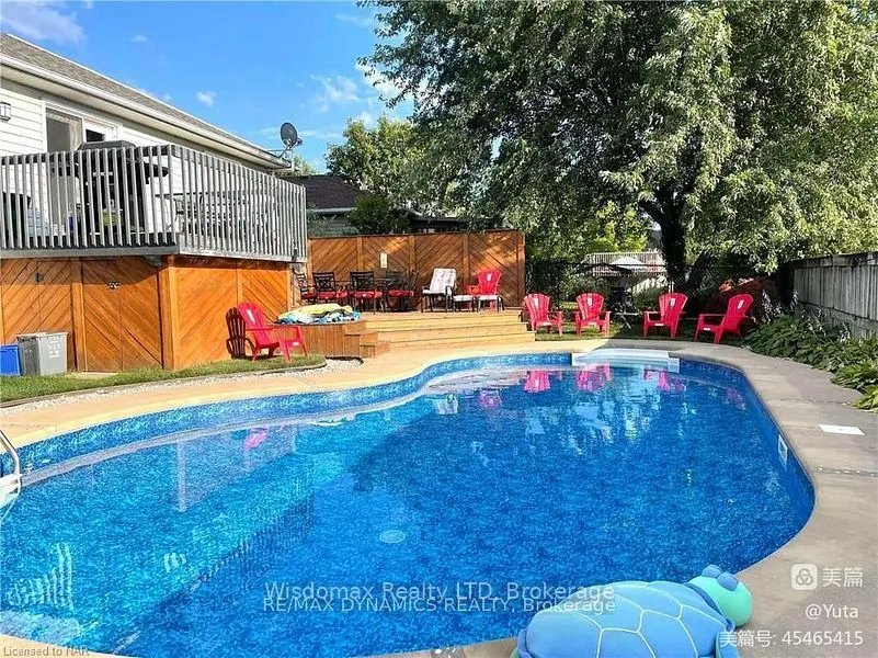 8272 WOODSVIEW Crescent