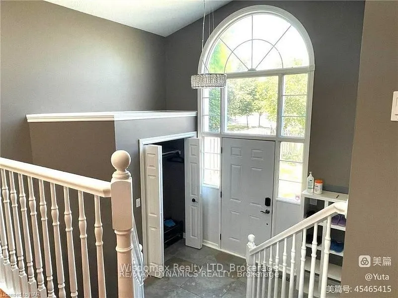 8272 WOODSVIEW Crescent