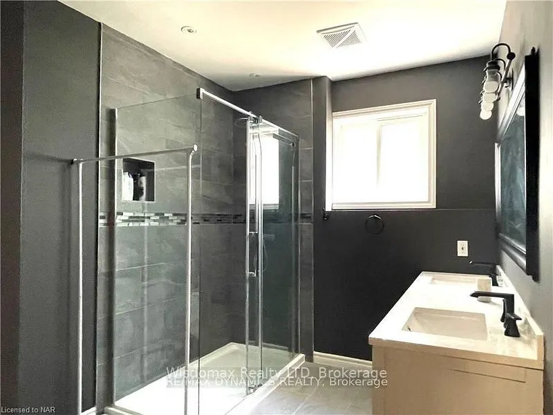 8272 WOODSVIEW Crescent