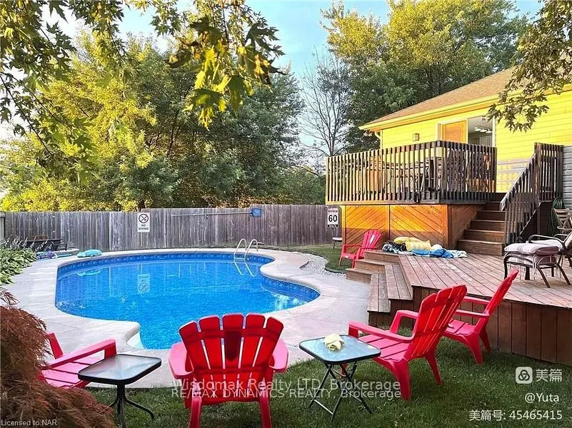 8272 WOODSVIEW Crescent