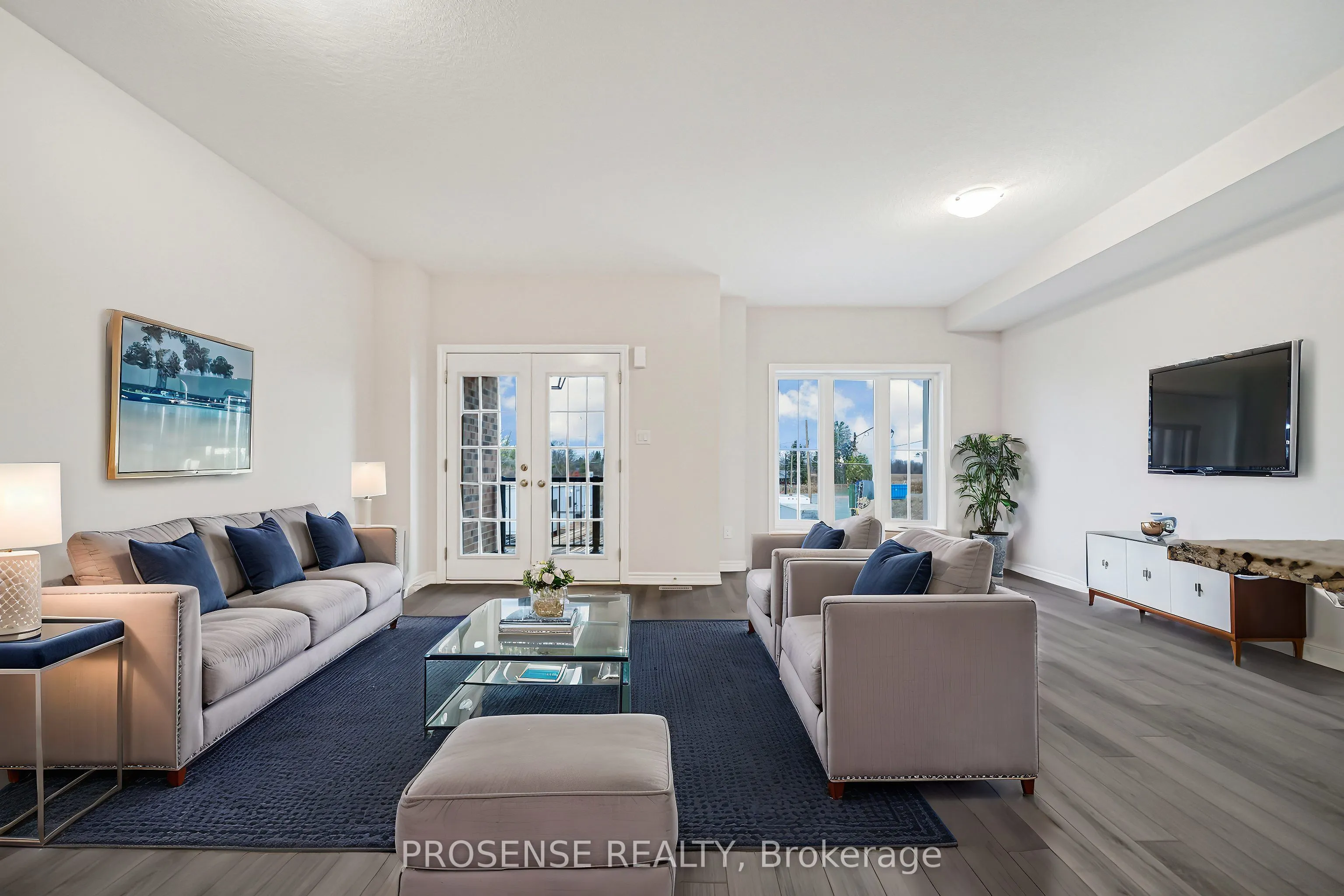 677 Park Road N, #124