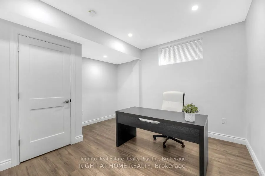 27 Deerfield Lane