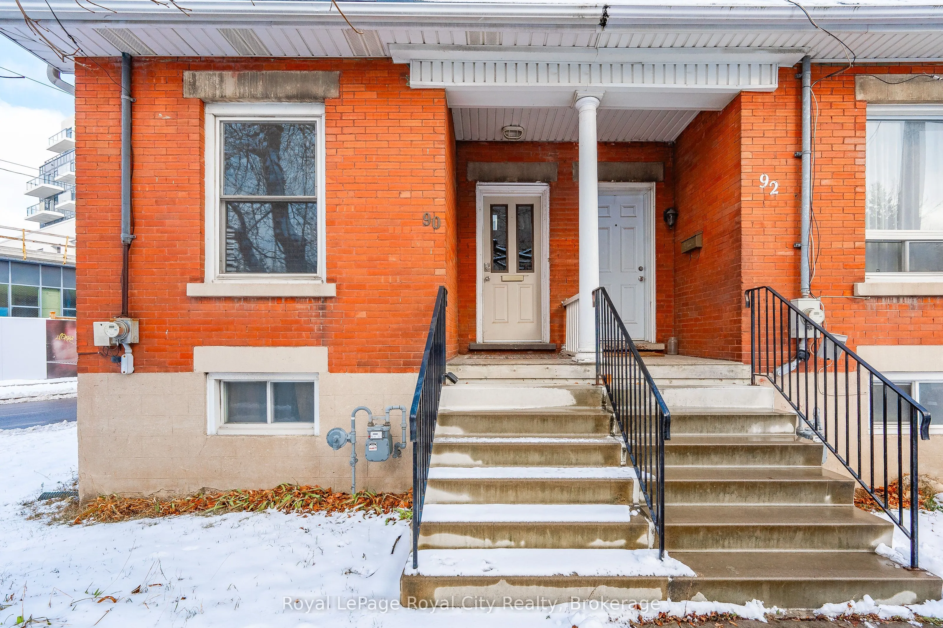 90 Neeve Street