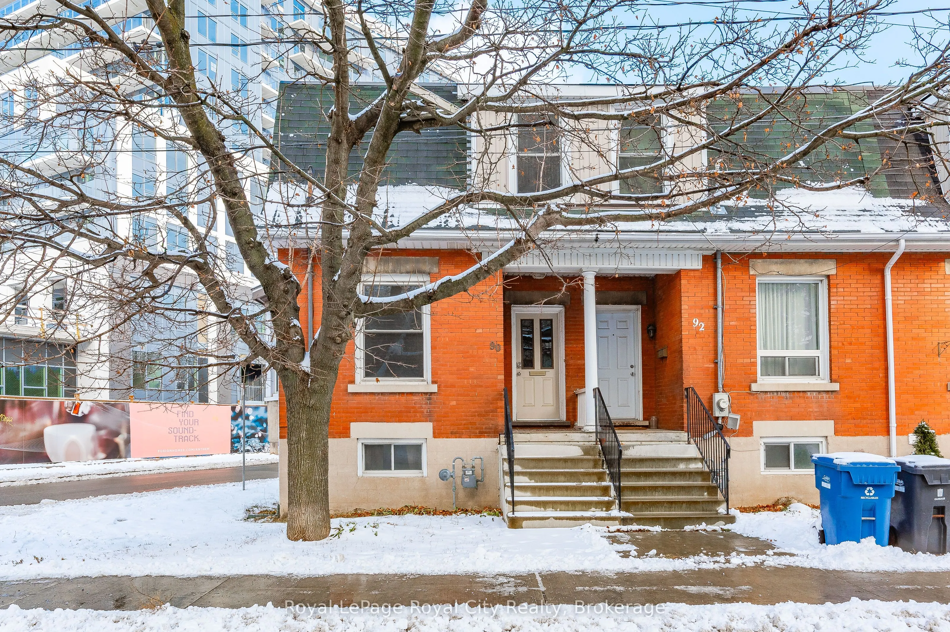90 Neeve Street