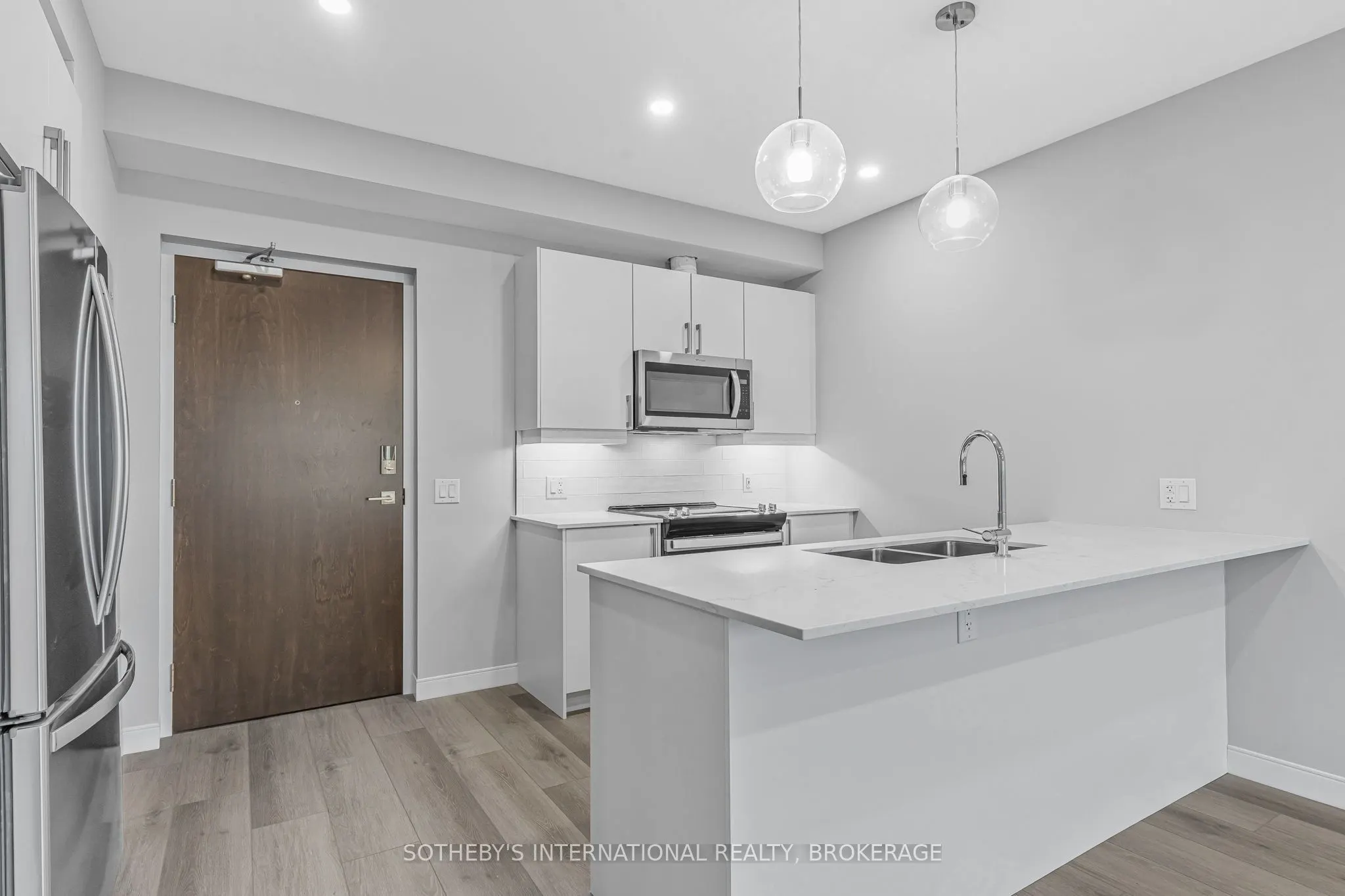118 West Street #707