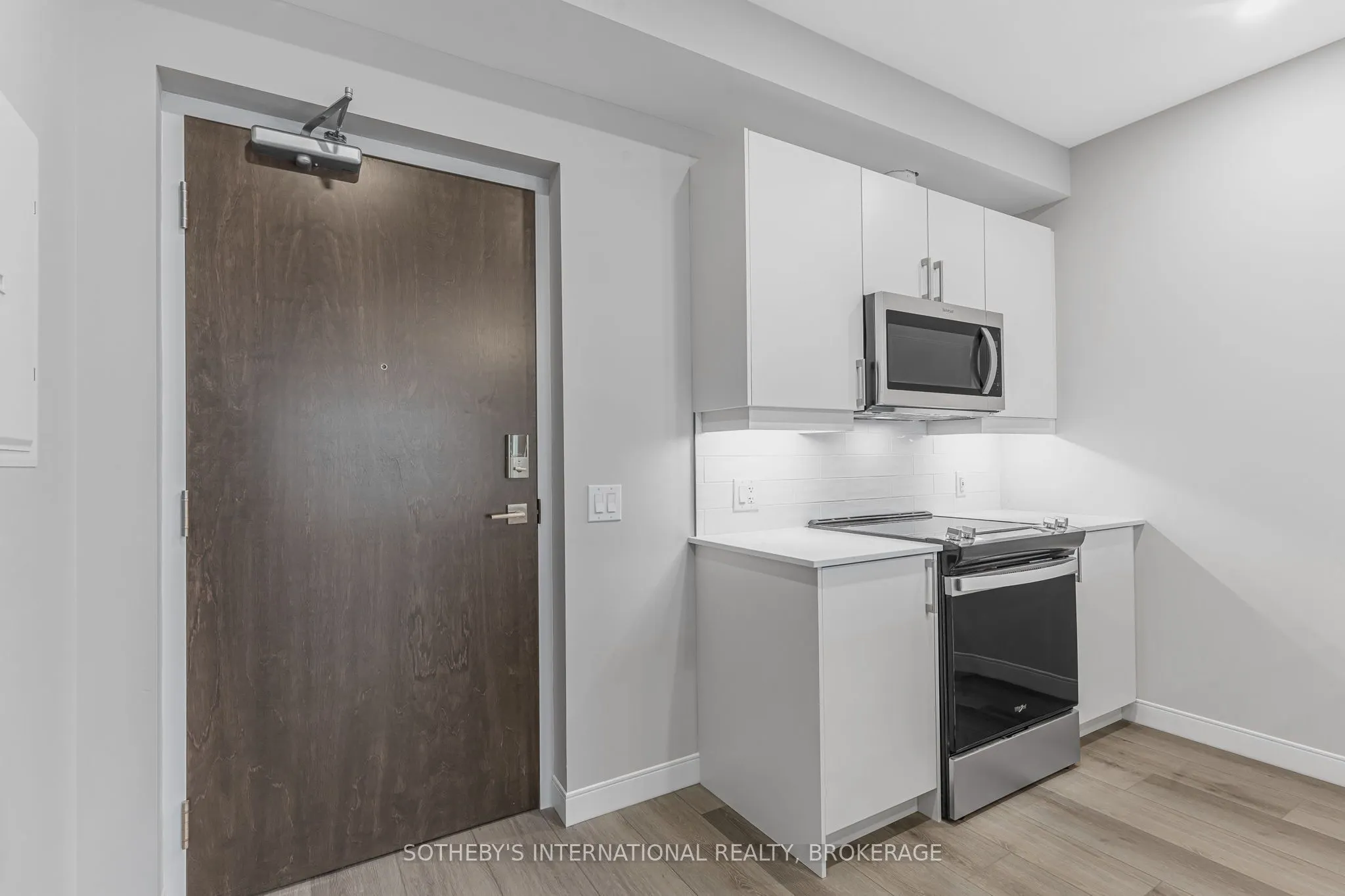 118 West Street #707
