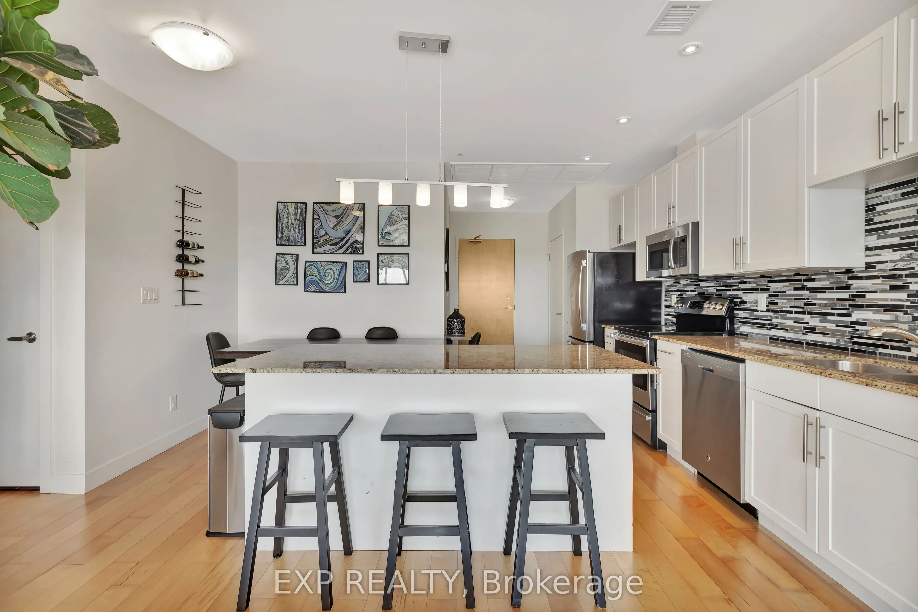 1 Victoria Street S, #1001