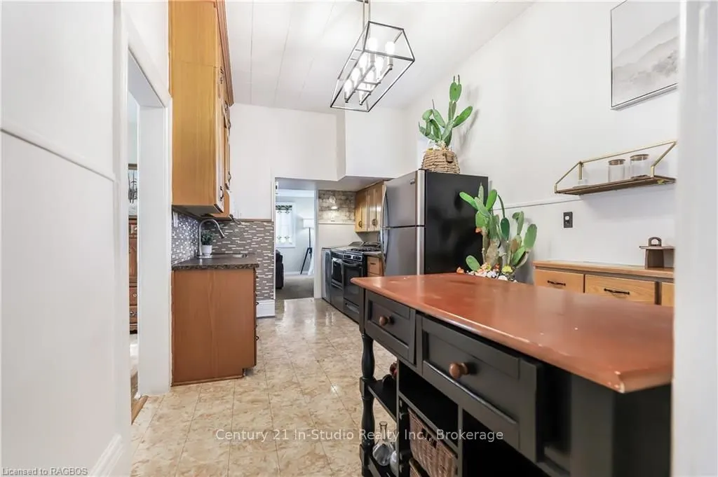 2245 4TH Avenue W