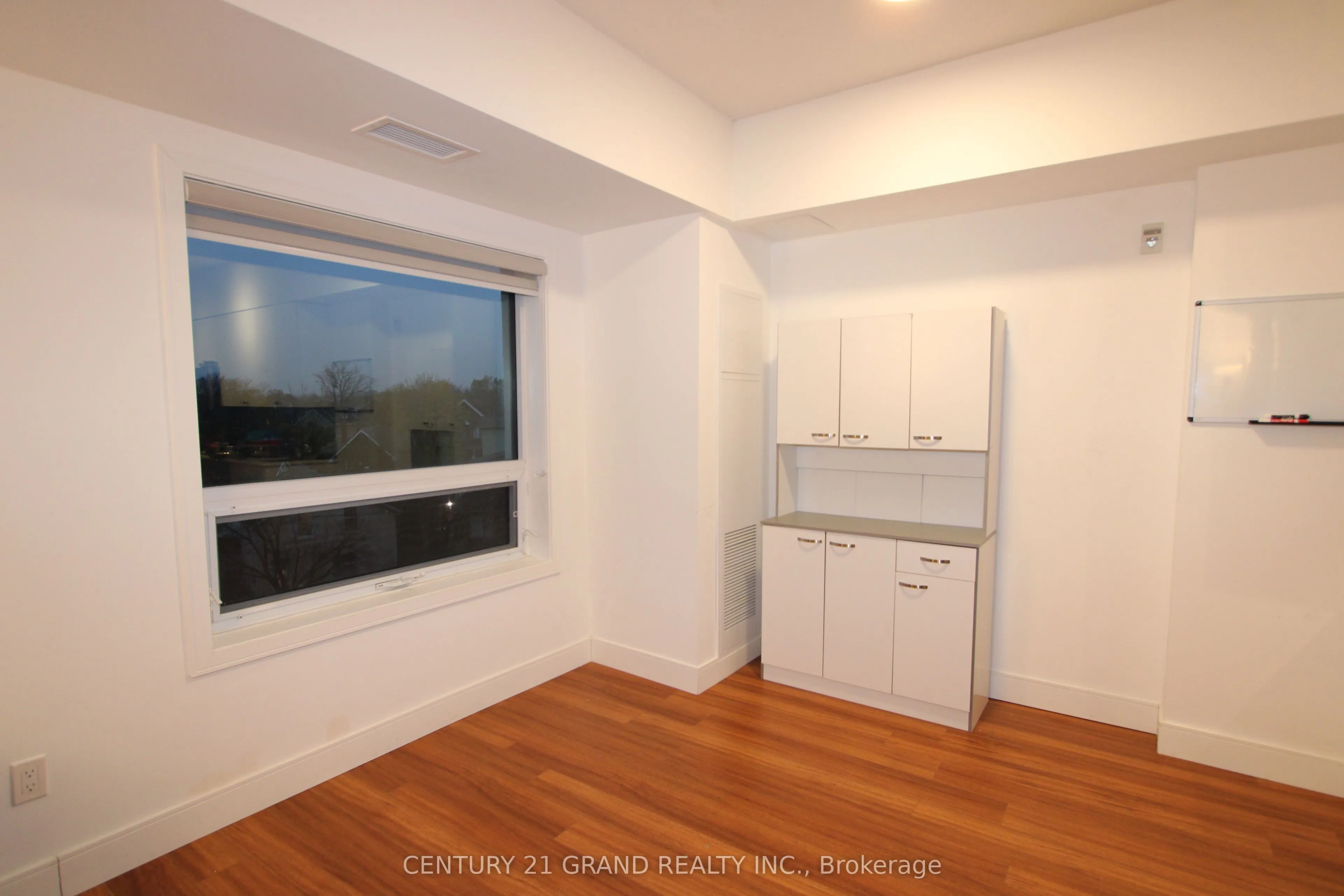 1 Wellington Street #402