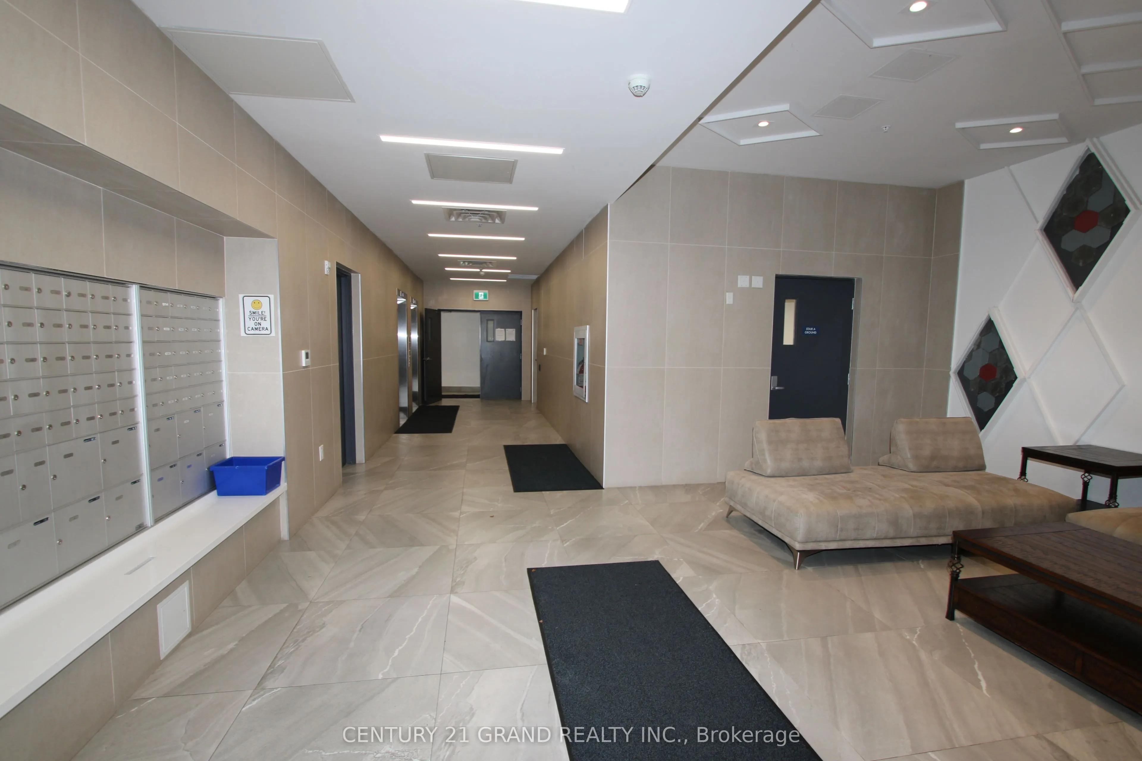 1 Wellington Street #402