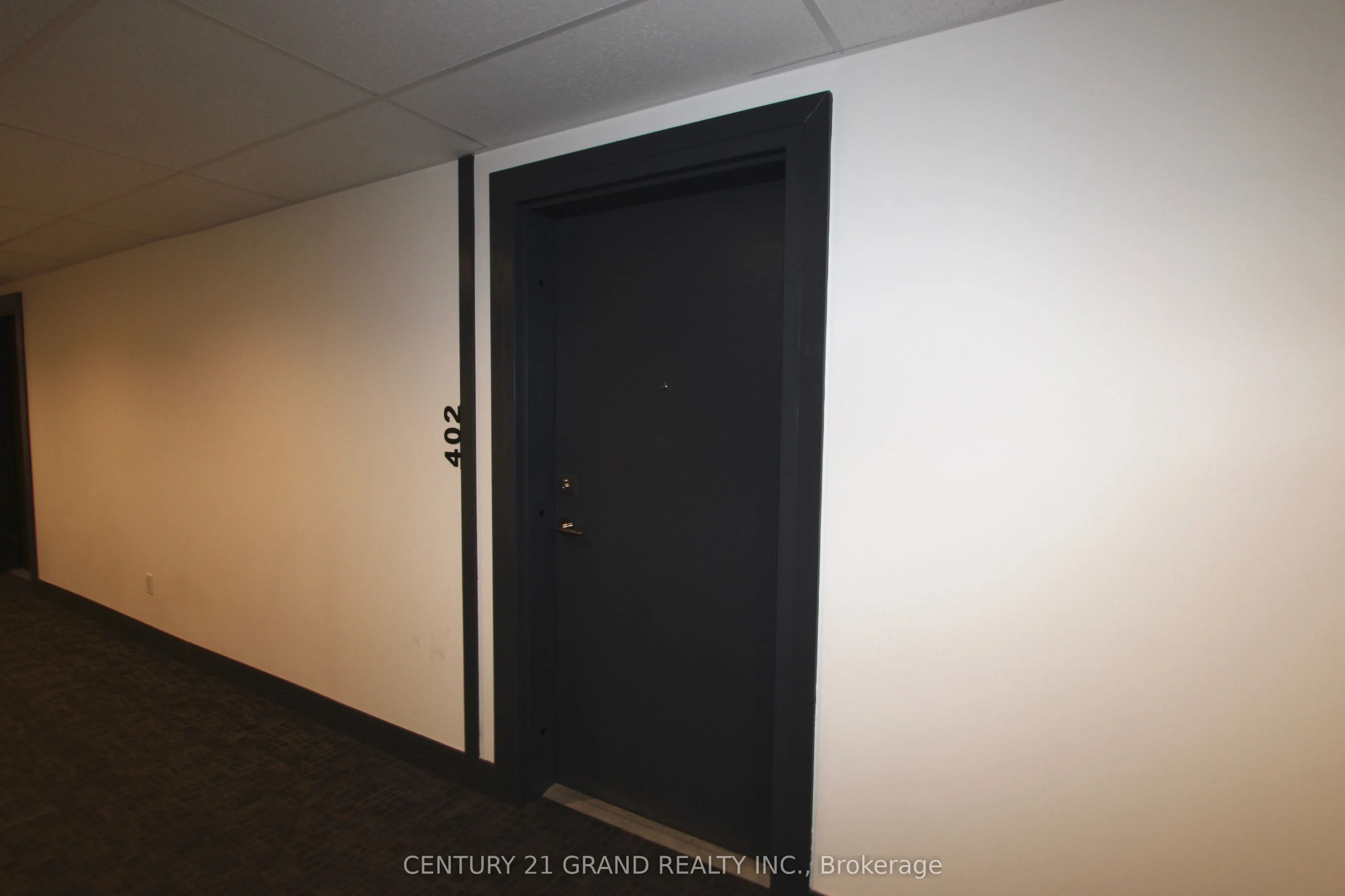 1 Wellington Street #402
