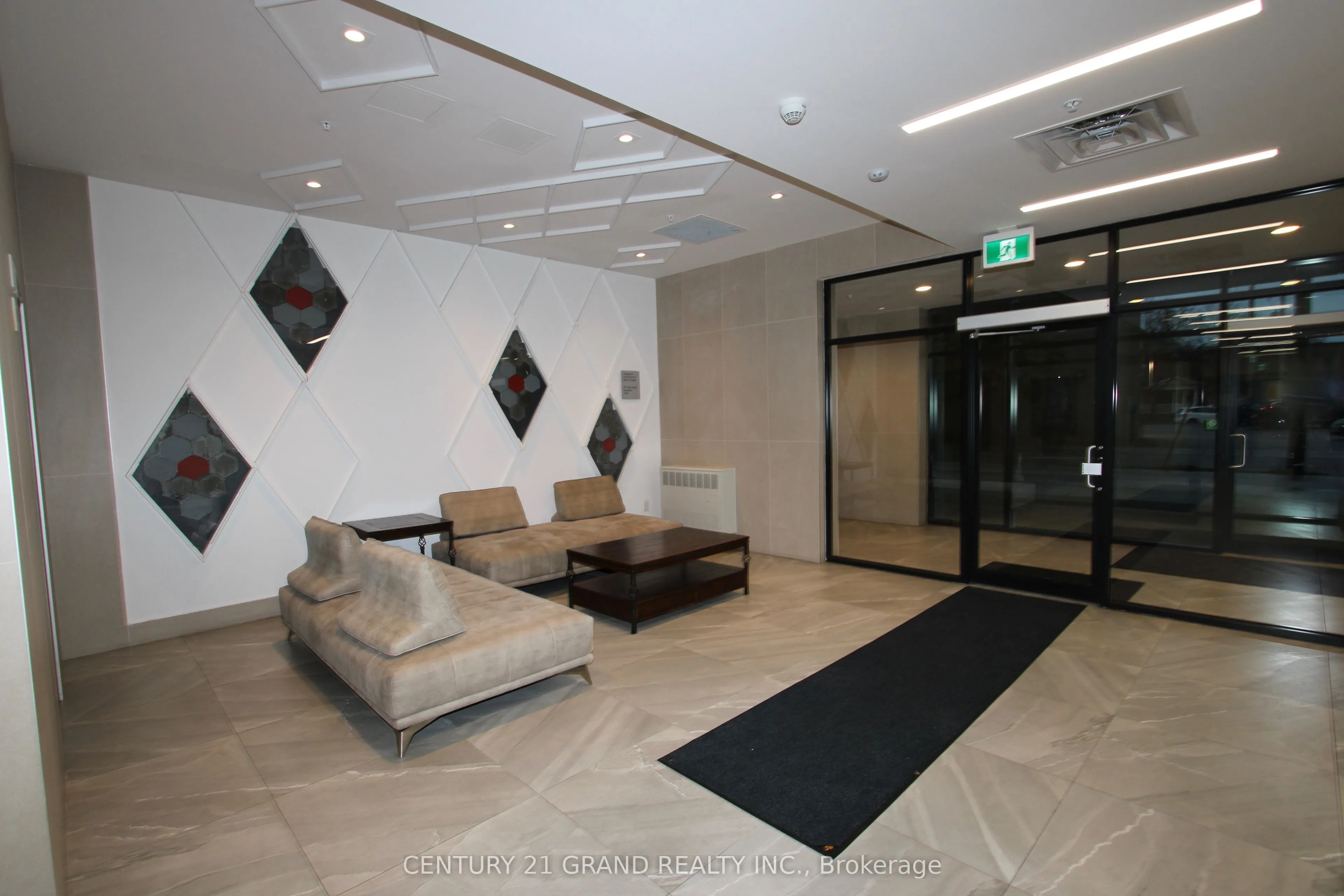 1 Wellington Street #402