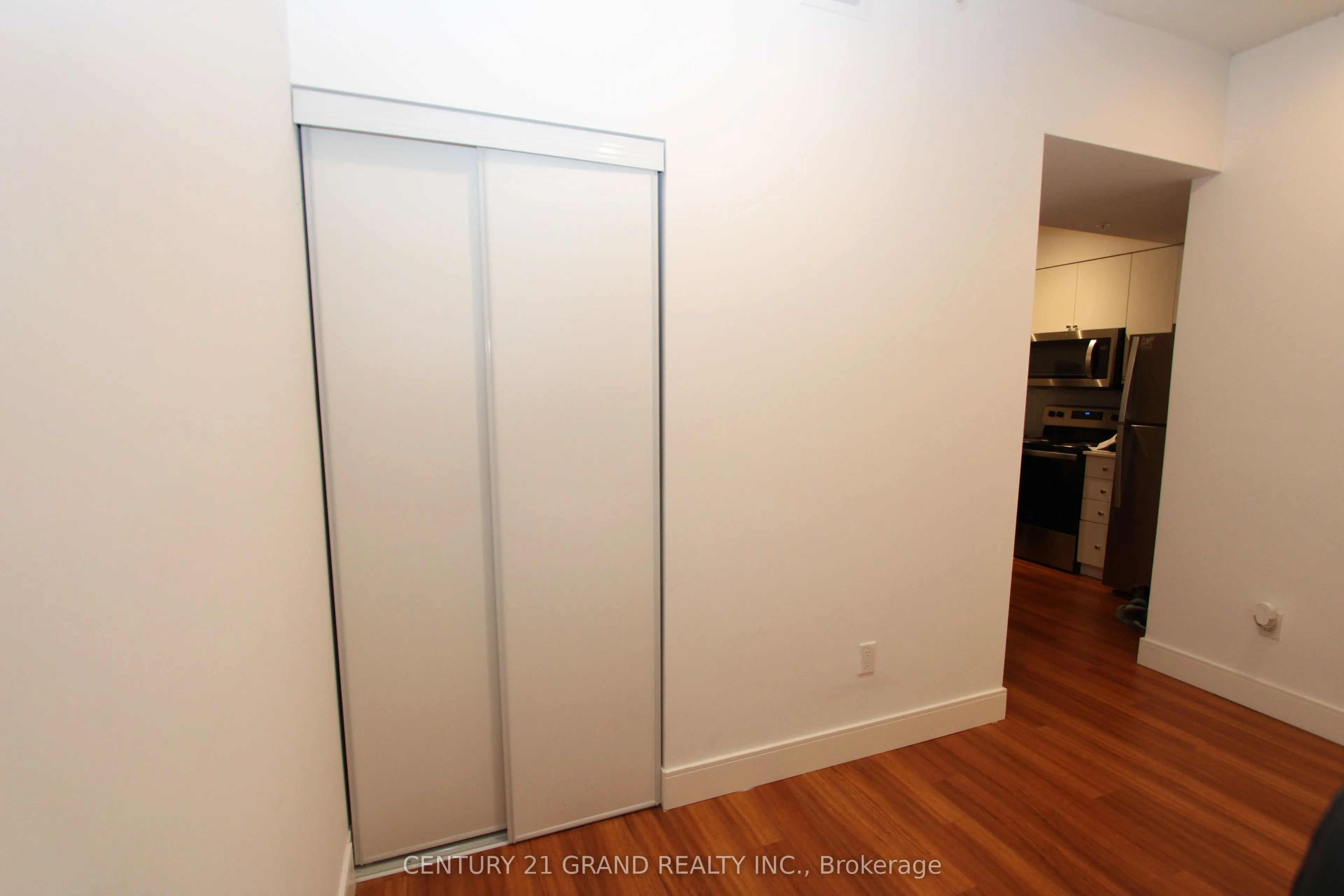 1 Wellington Street #402