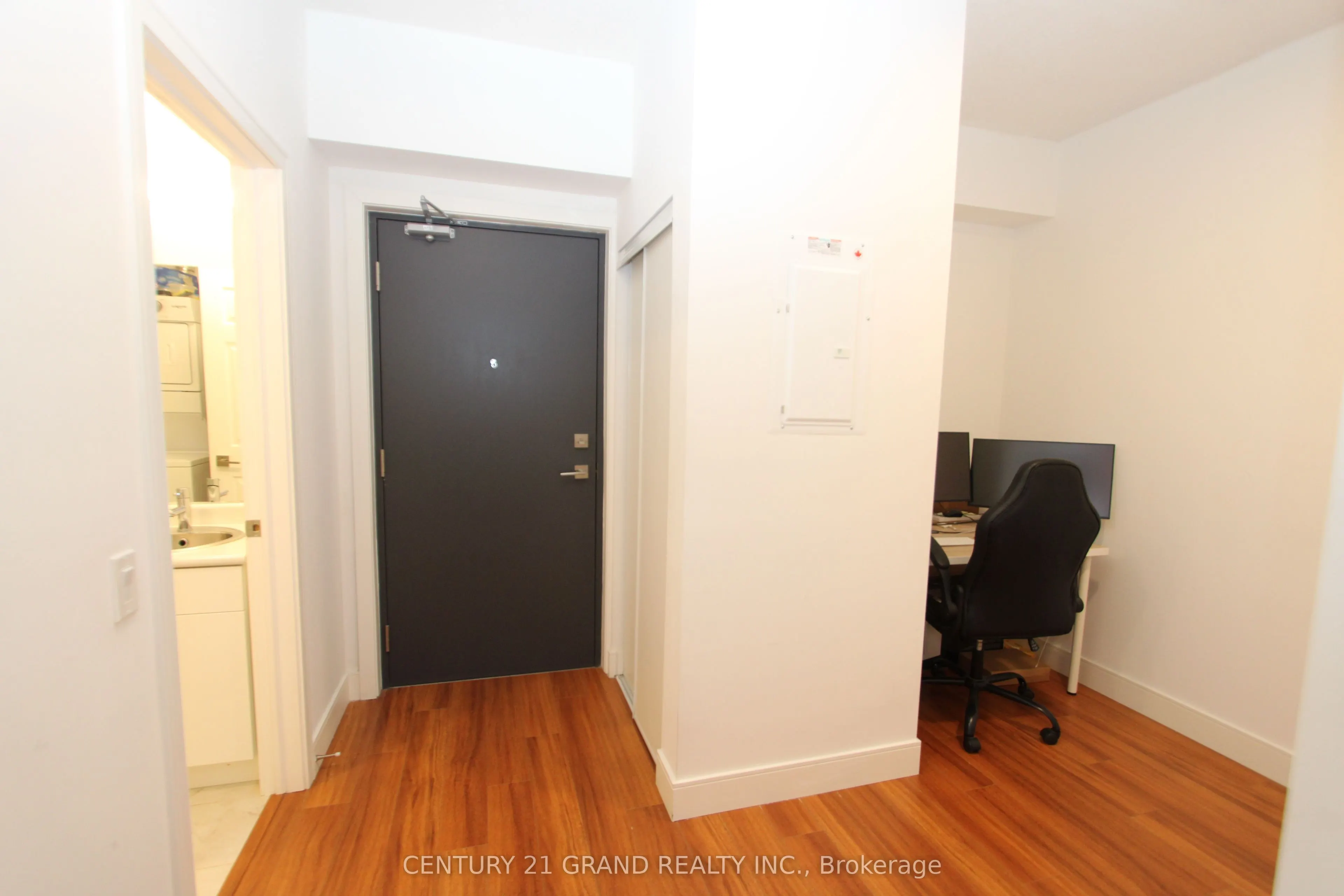 1 Wellington Street #402