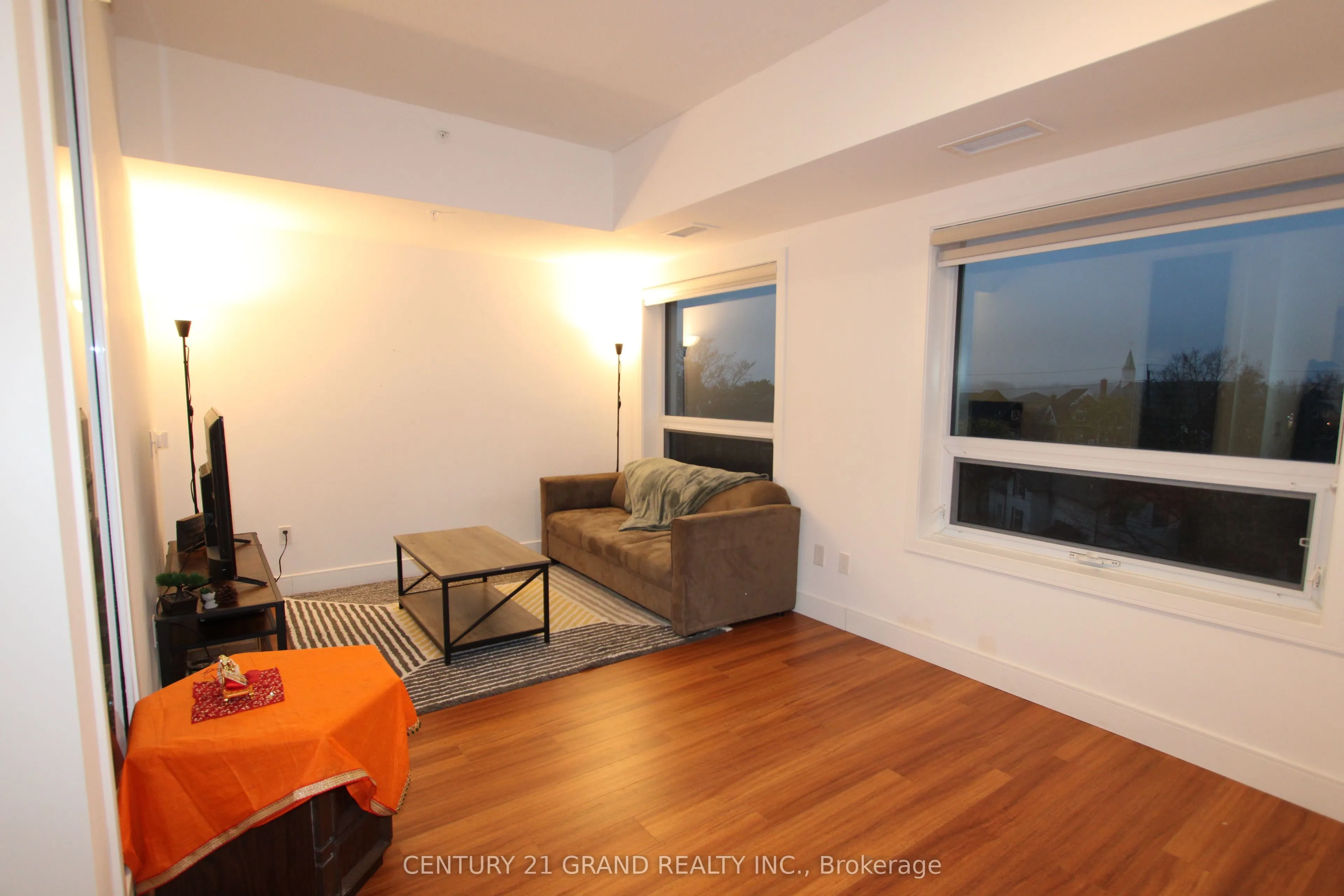 1 Wellington Street #402