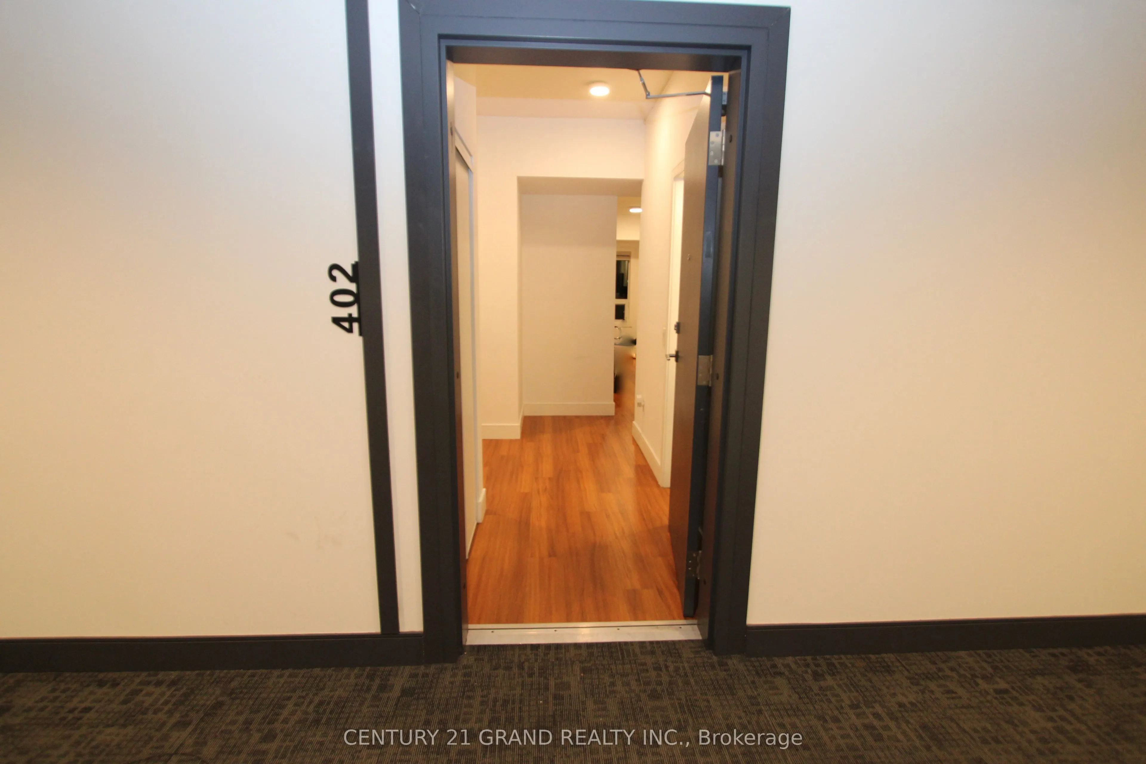 1 Wellington Street #402