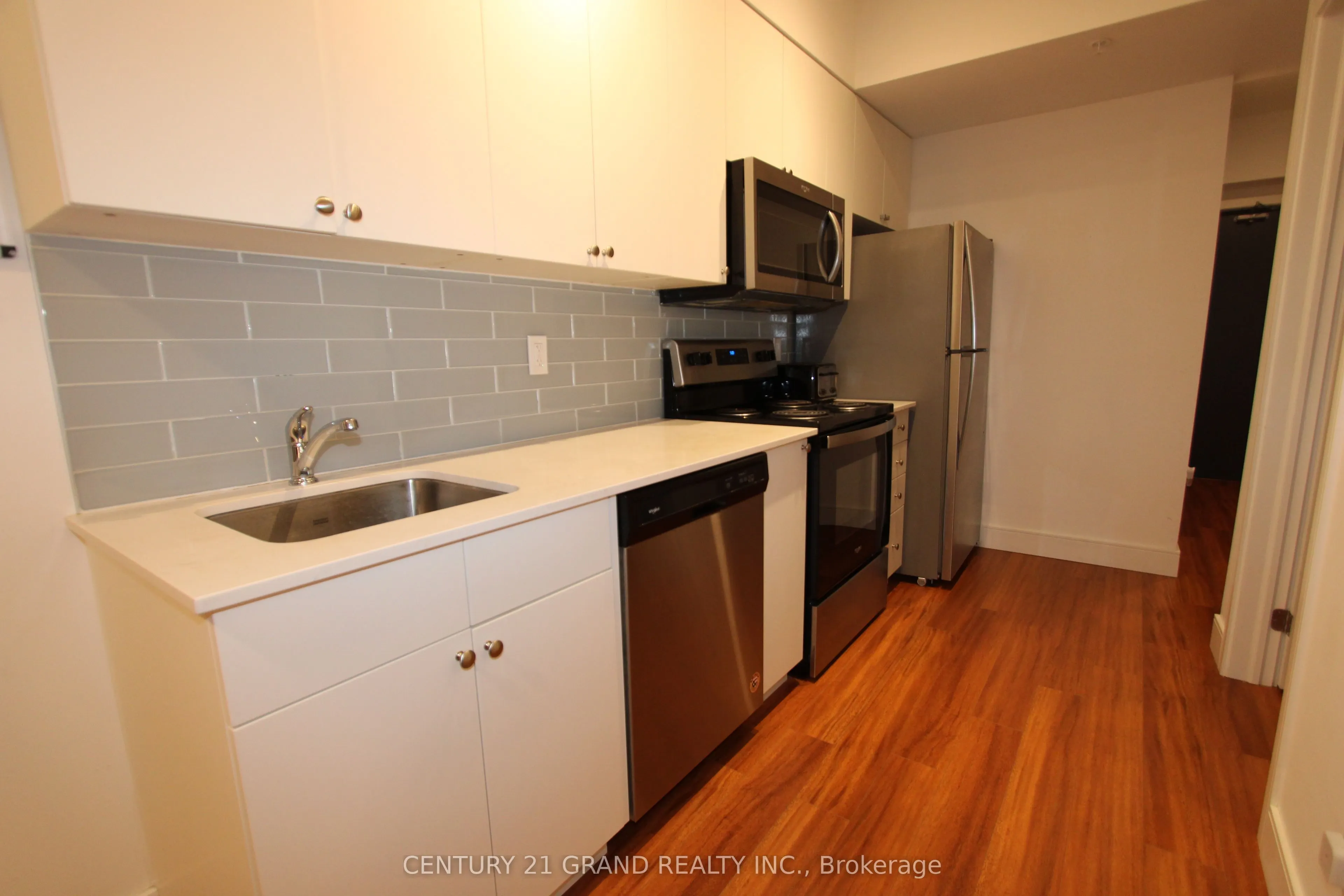 1 Wellington Street #402