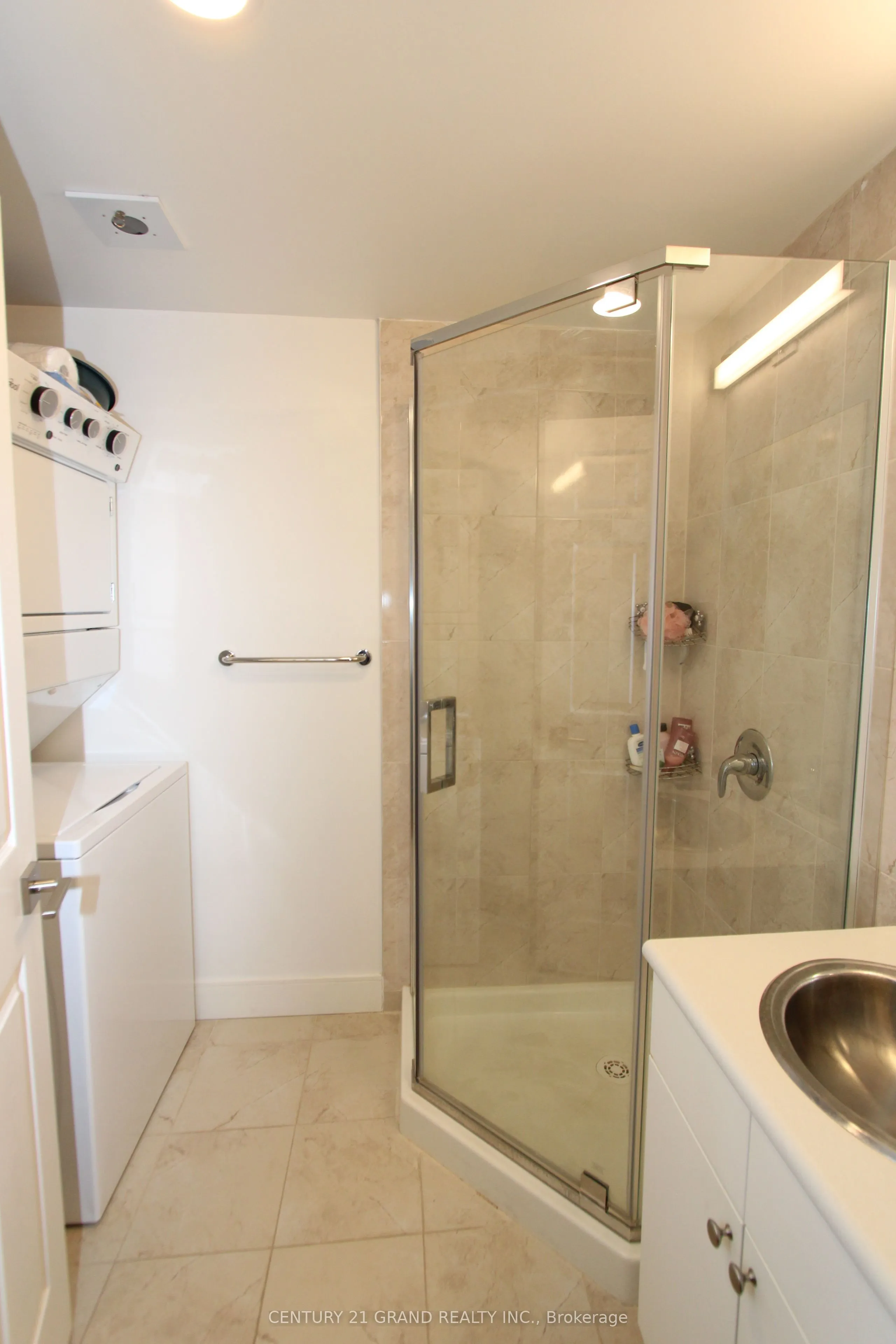 1 Wellington Street #402