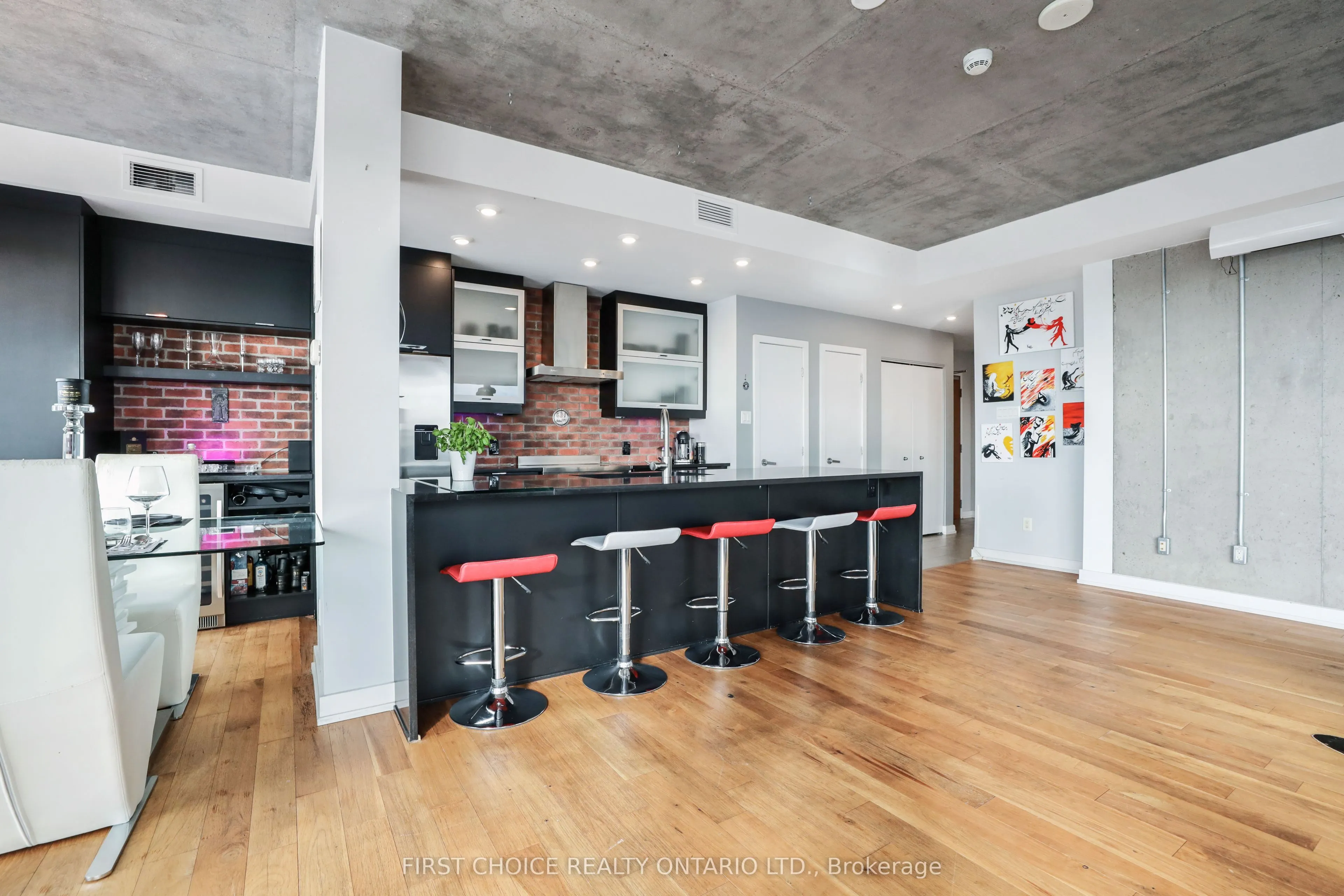 195 Besserer Street, #2701