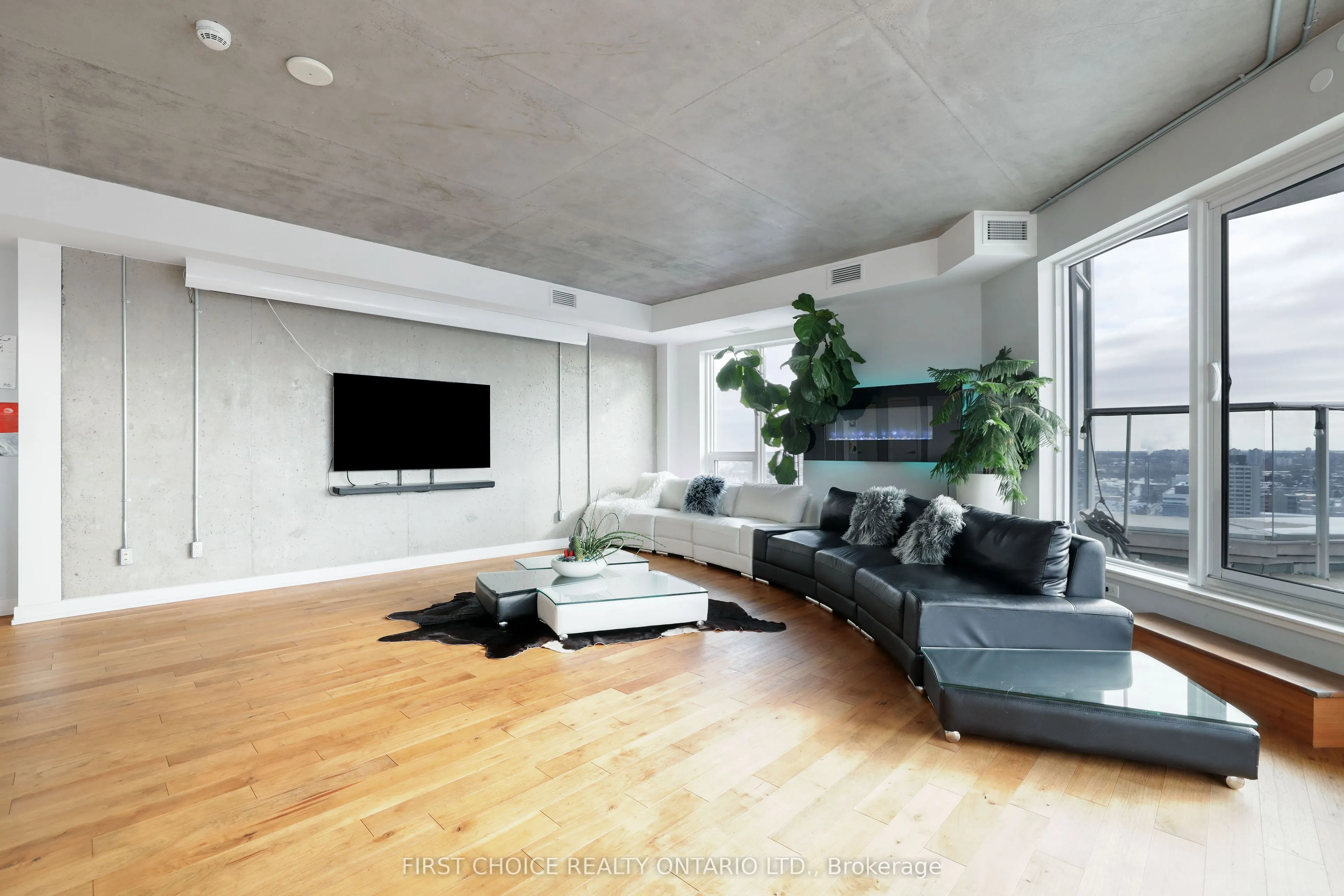 195 Besserer Street, #2701