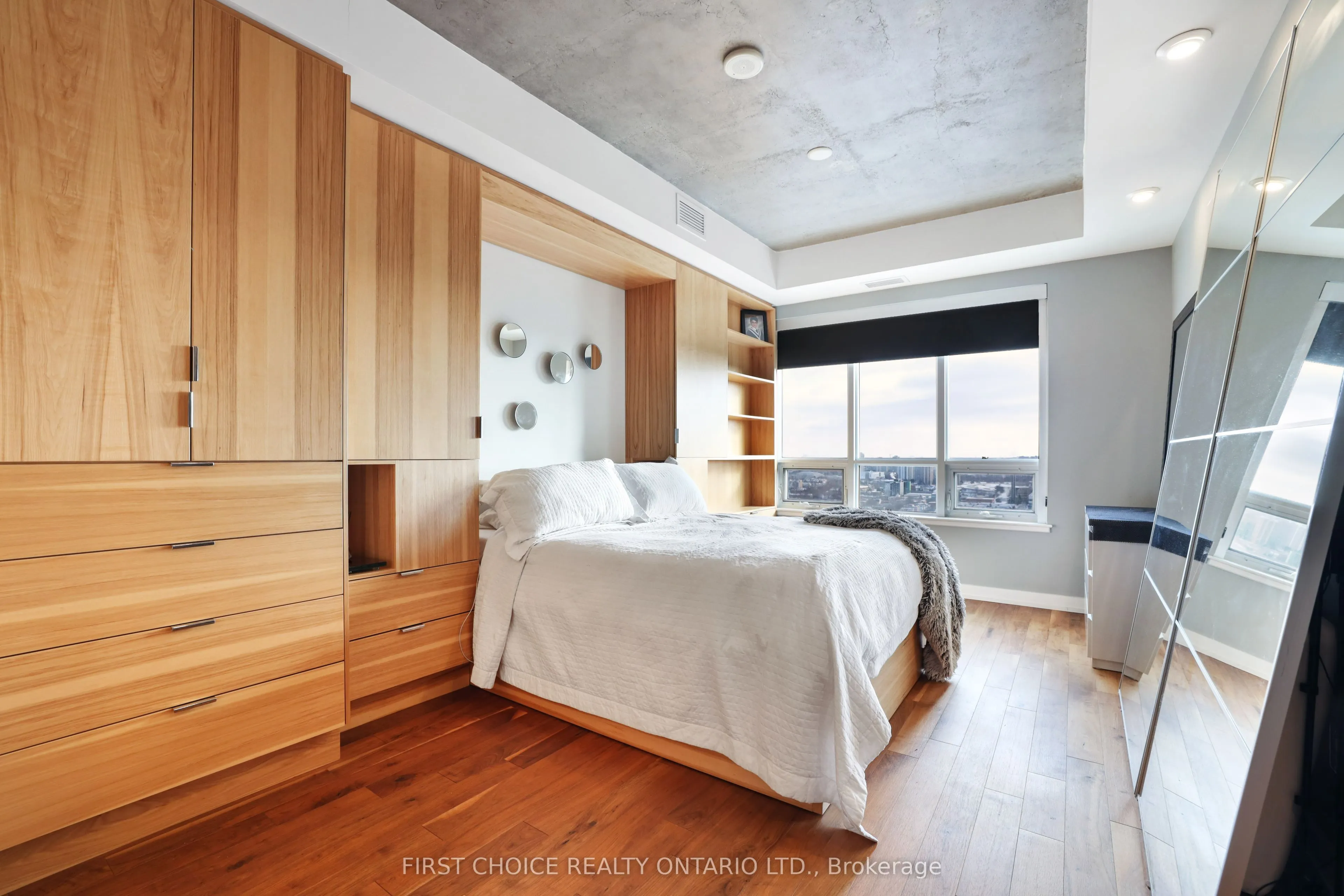 195 Besserer Street, #2701