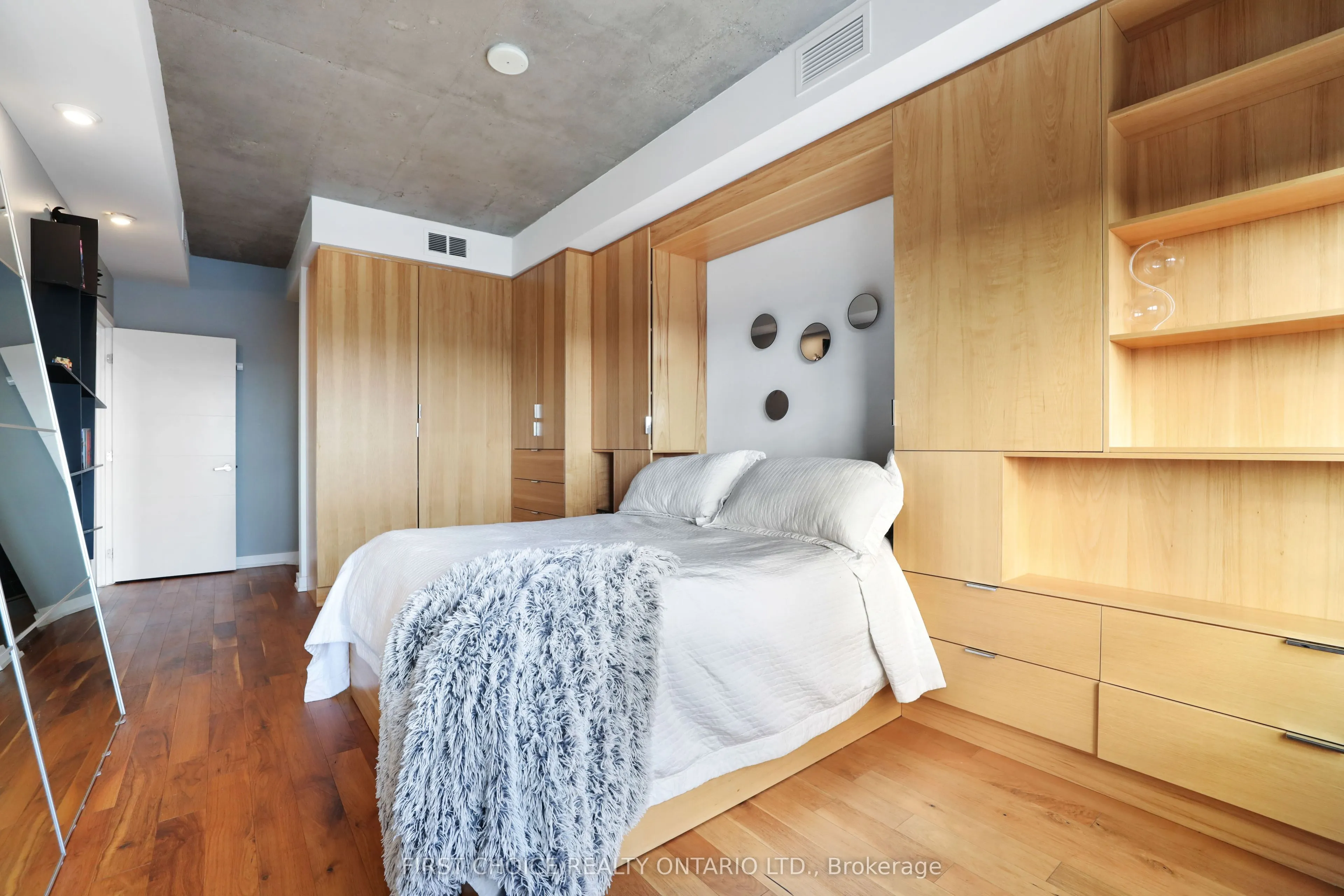 195 Besserer Street, #2701
