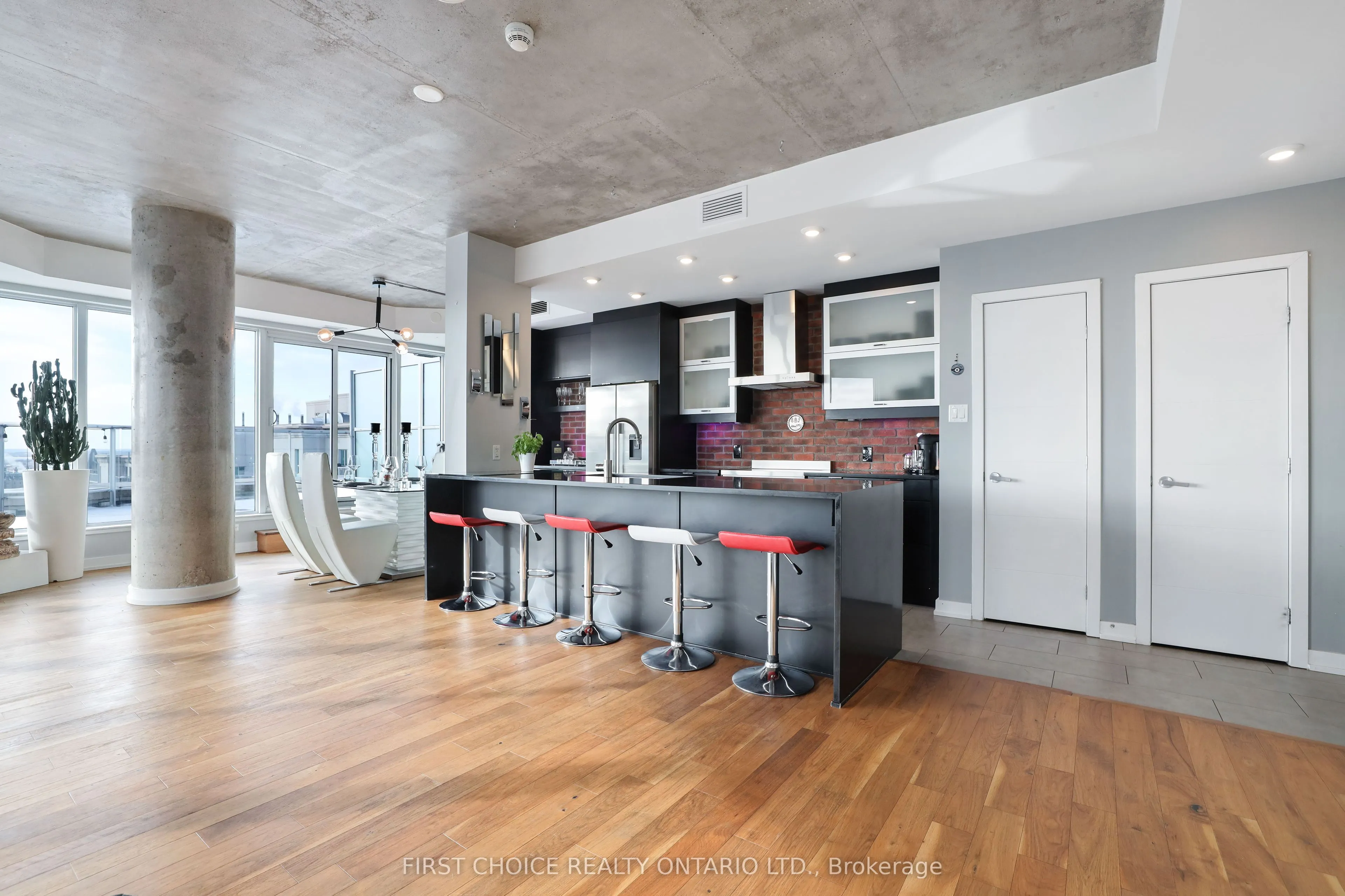 195 Besserer Street, #2701
