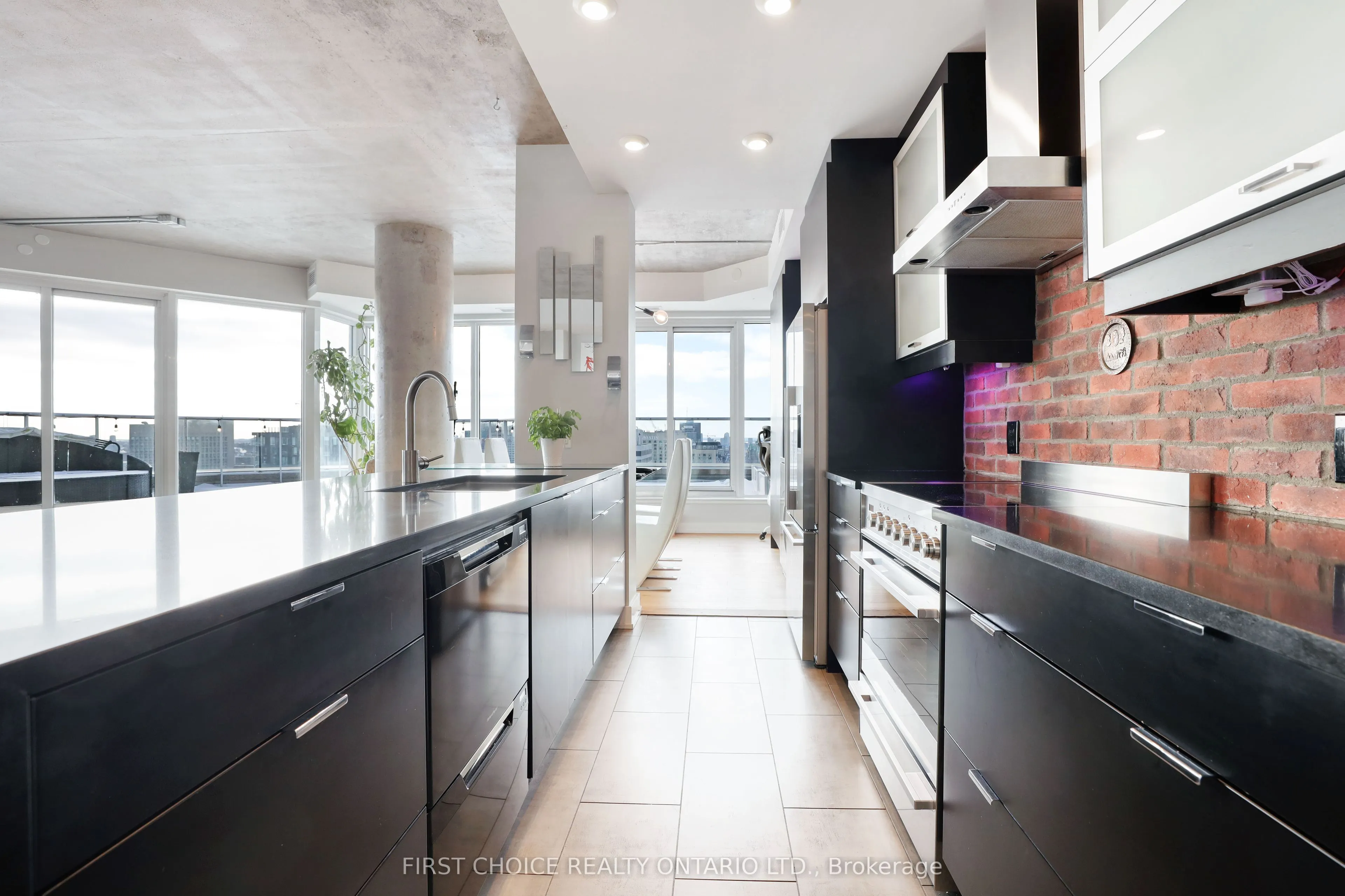 195 Besserer Street, #2701