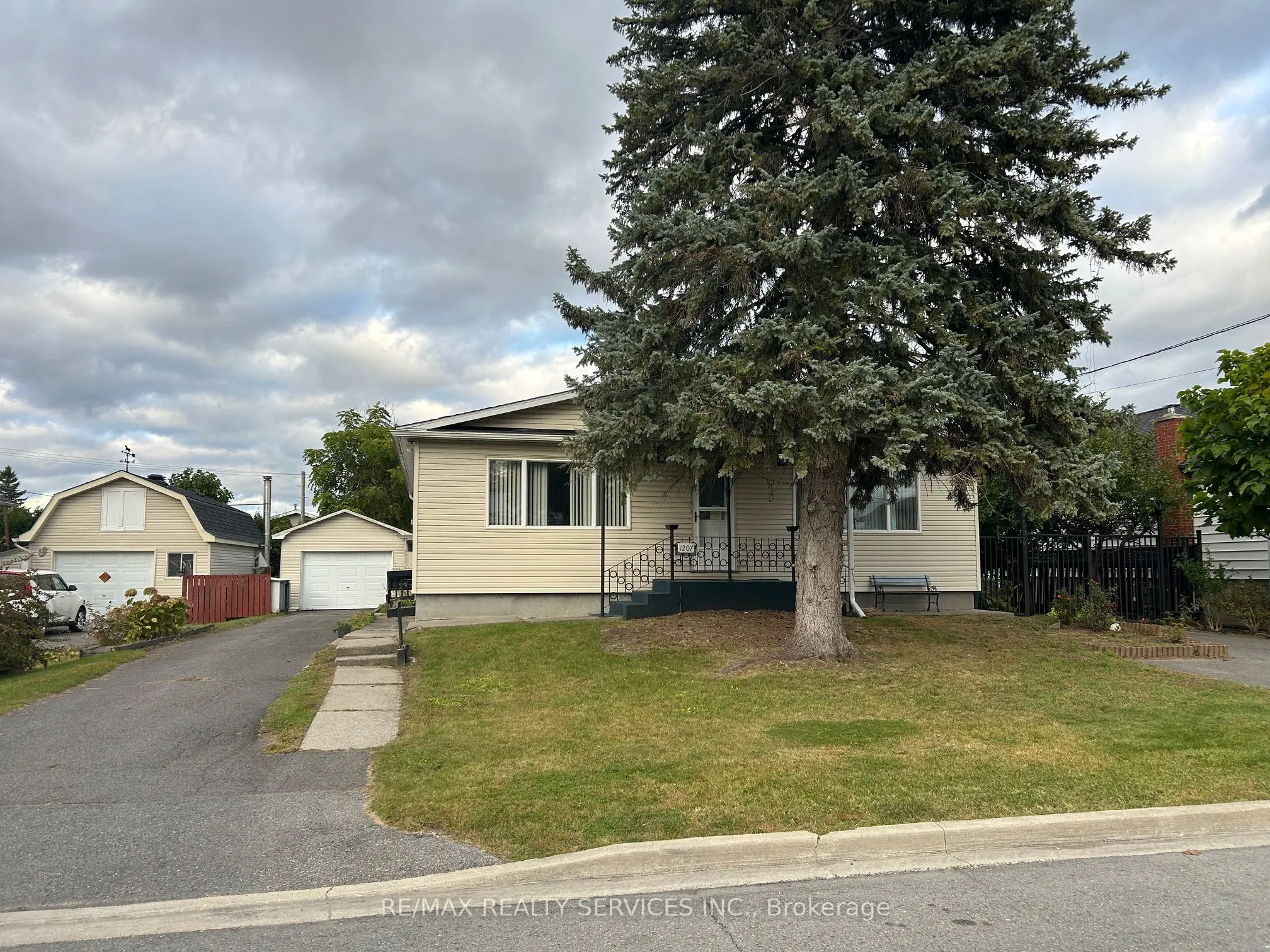 1207 Henry Street