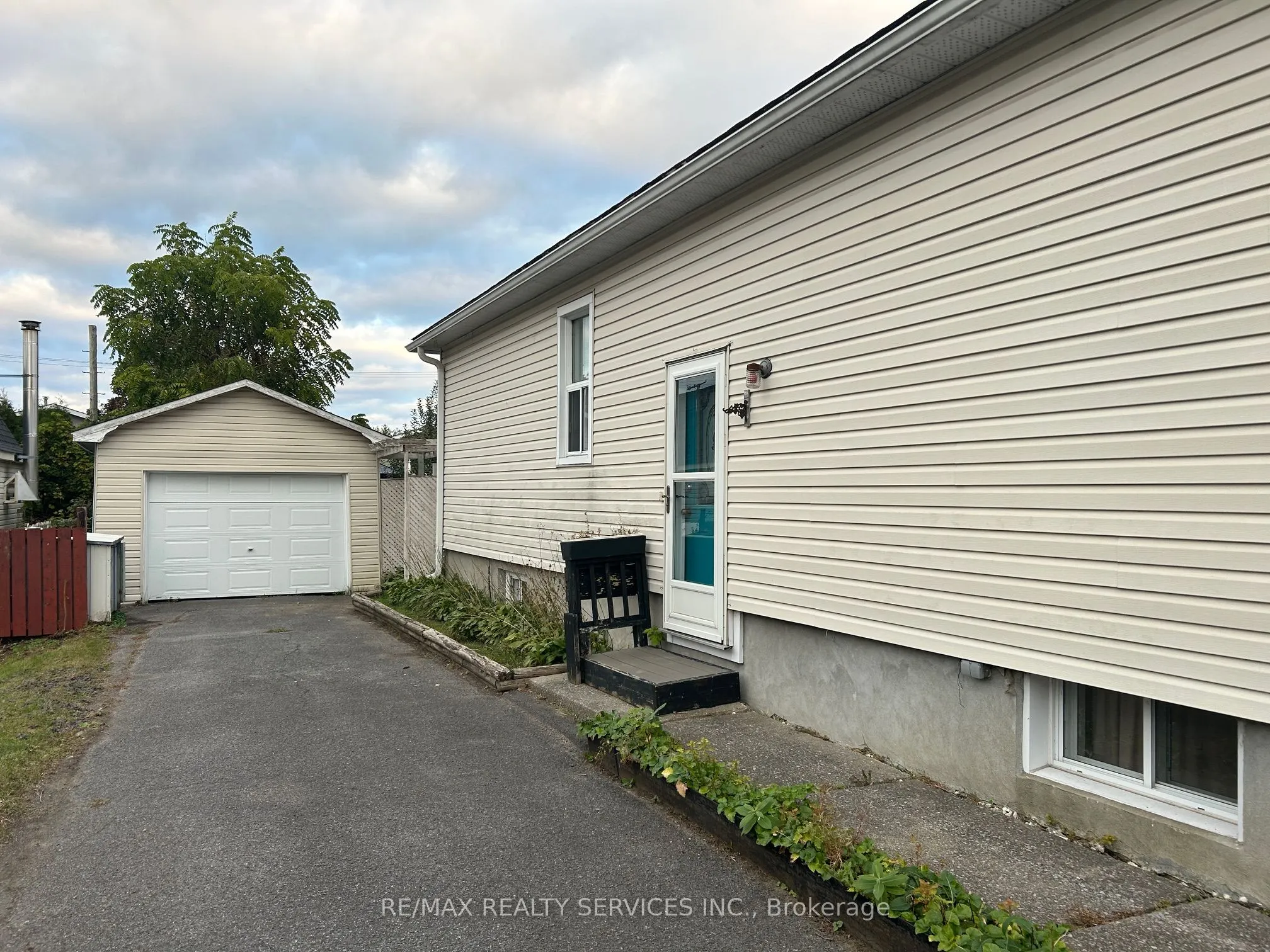 1207 Henry Street
