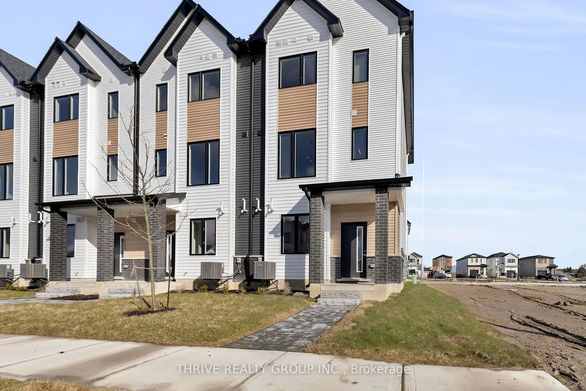 1595 Capri Crescent, #80