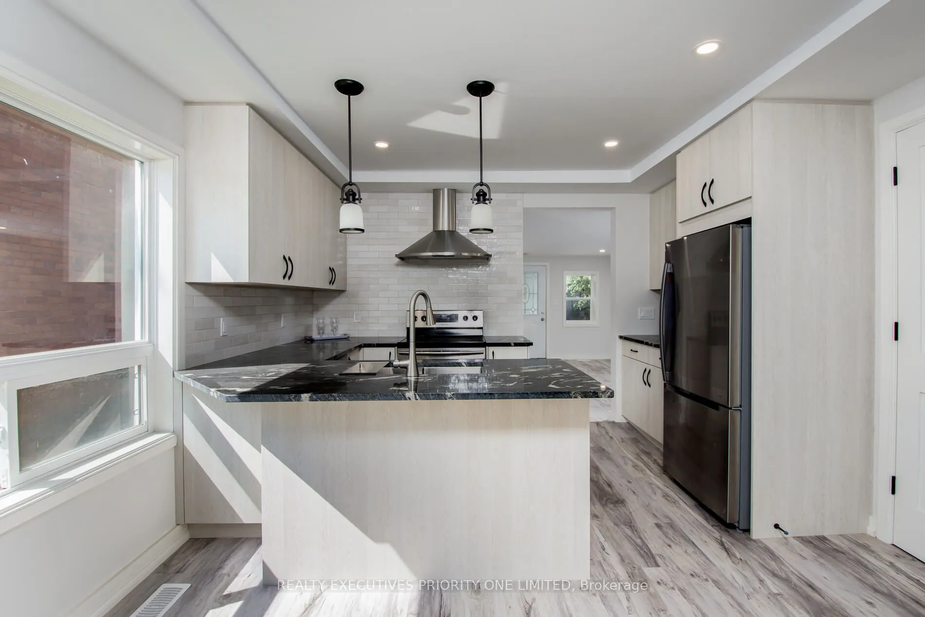152 Main Street W
