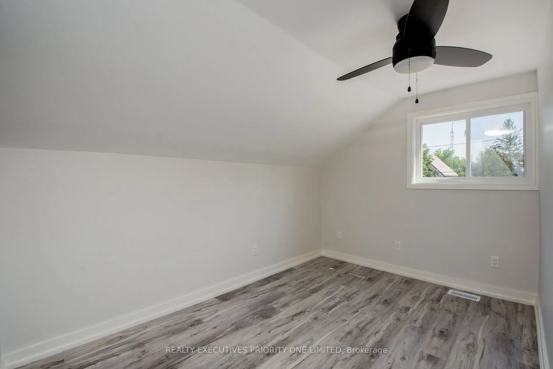 152 Main Street W