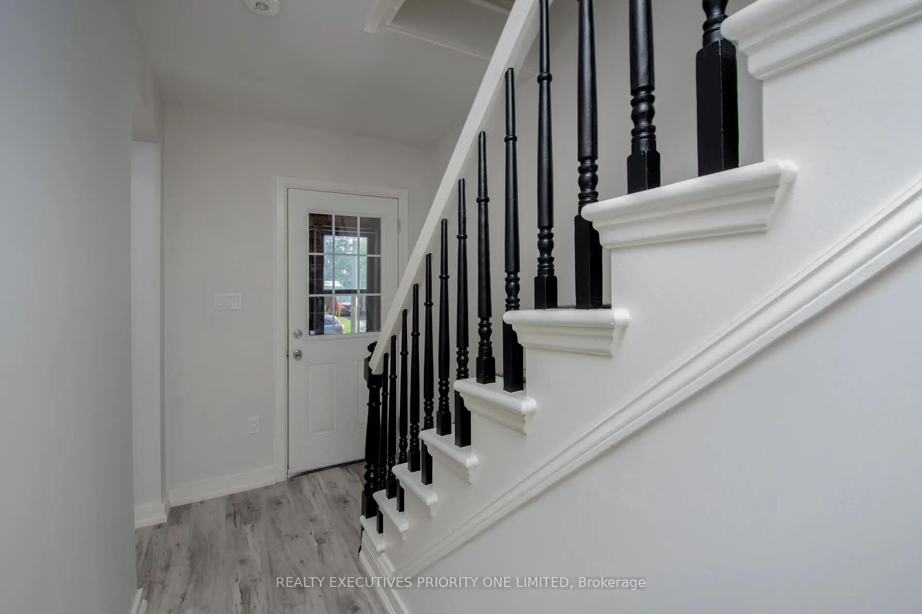 152 Main Street W