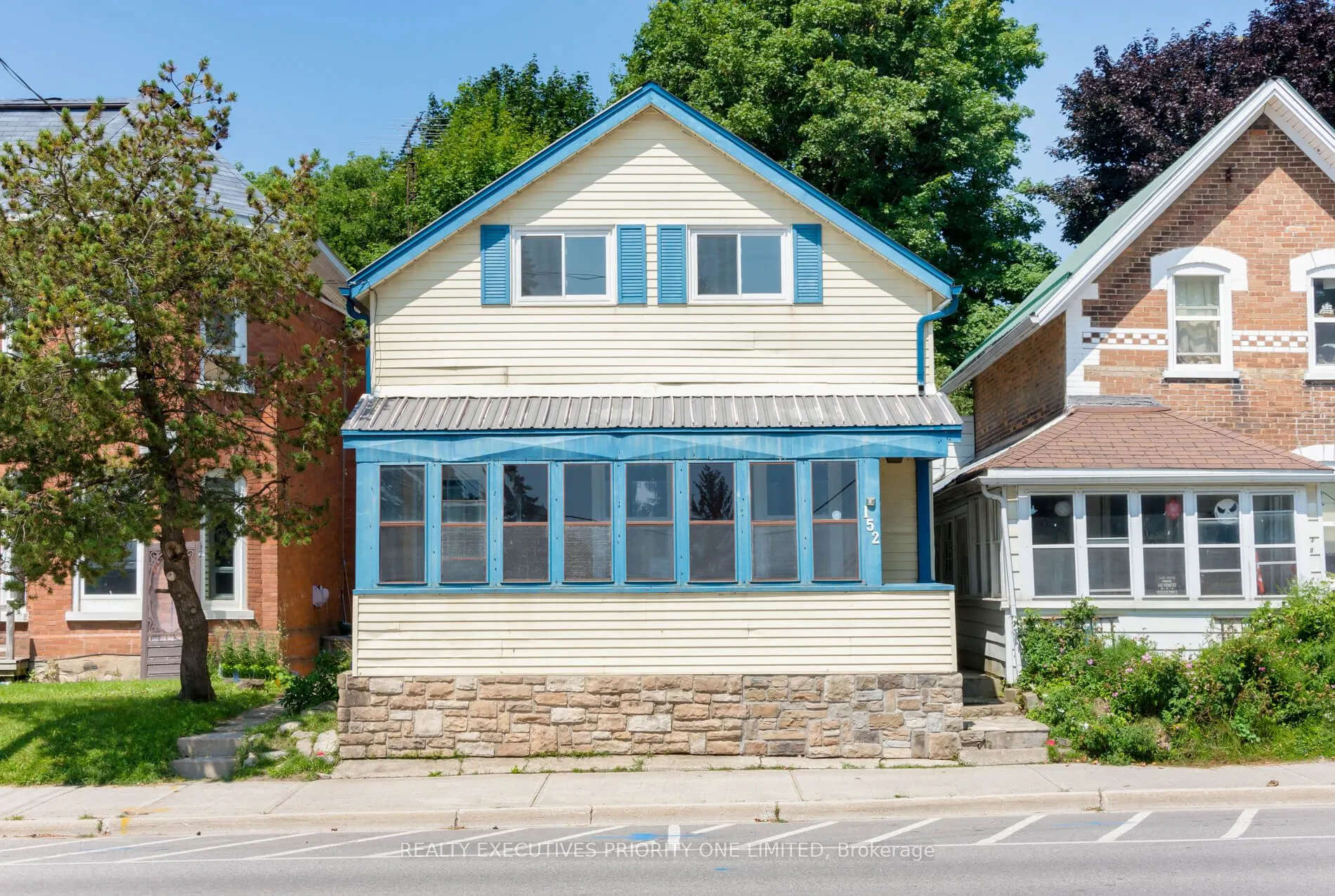 152 Main Street W