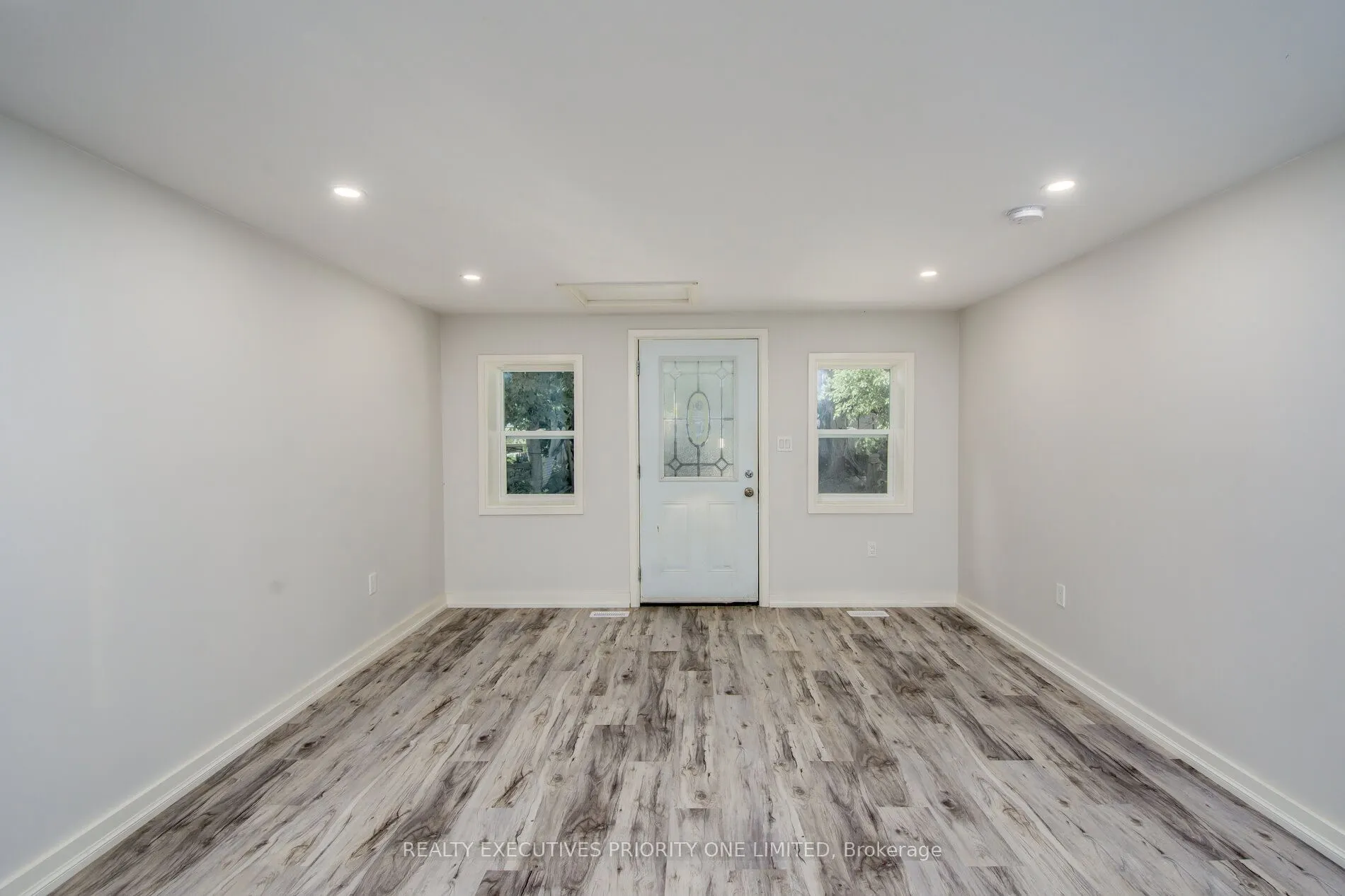 152 Main Street W