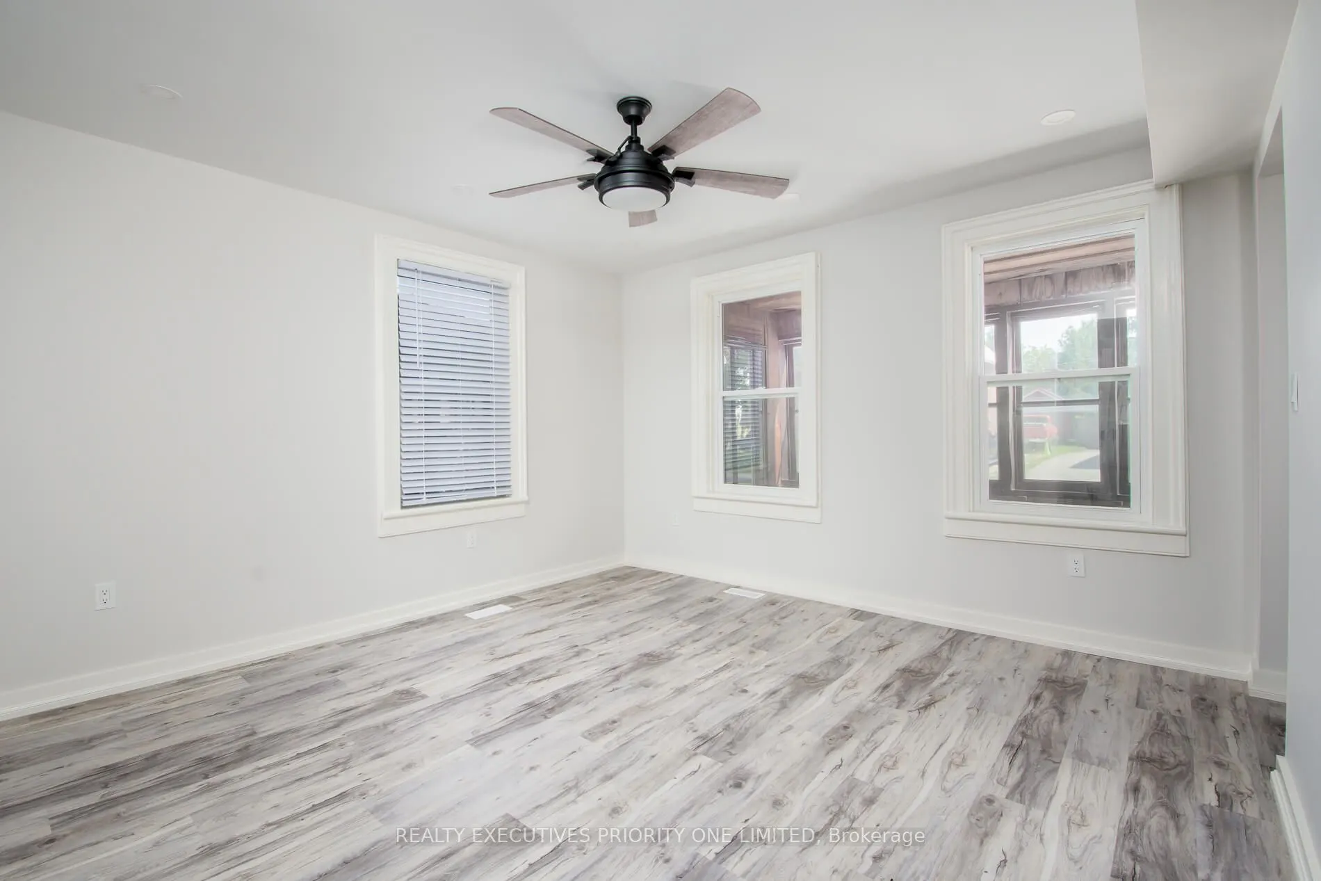 152 Main Street W