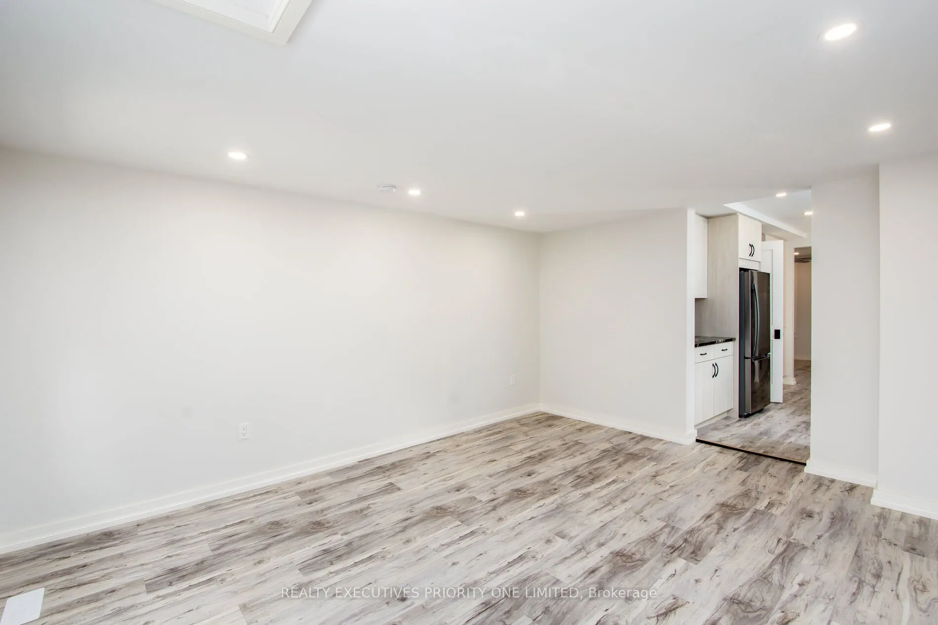 152 Main Street W