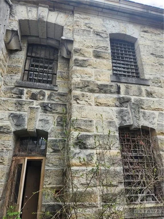 62 Beckwith Street E