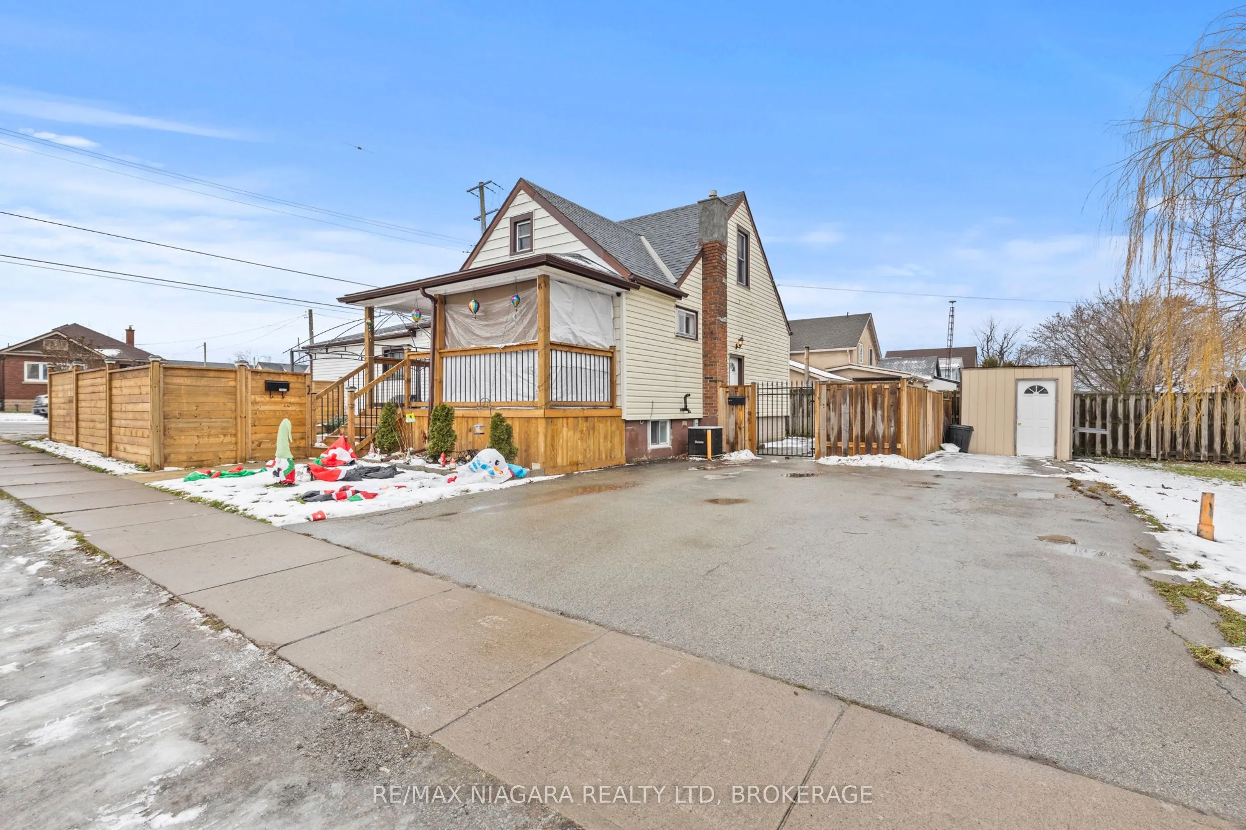 130 Killaly Street E