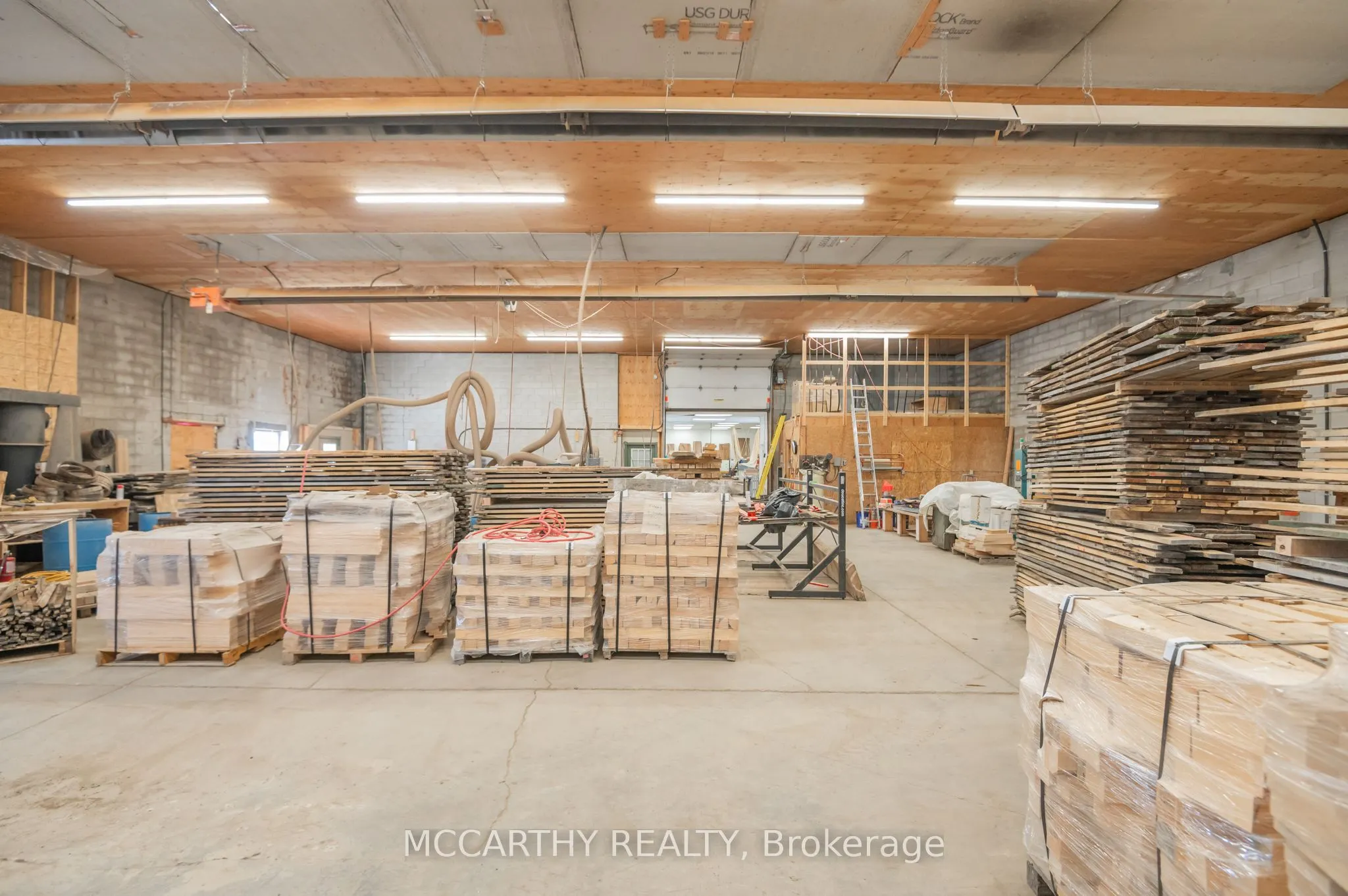 443 Main Street W