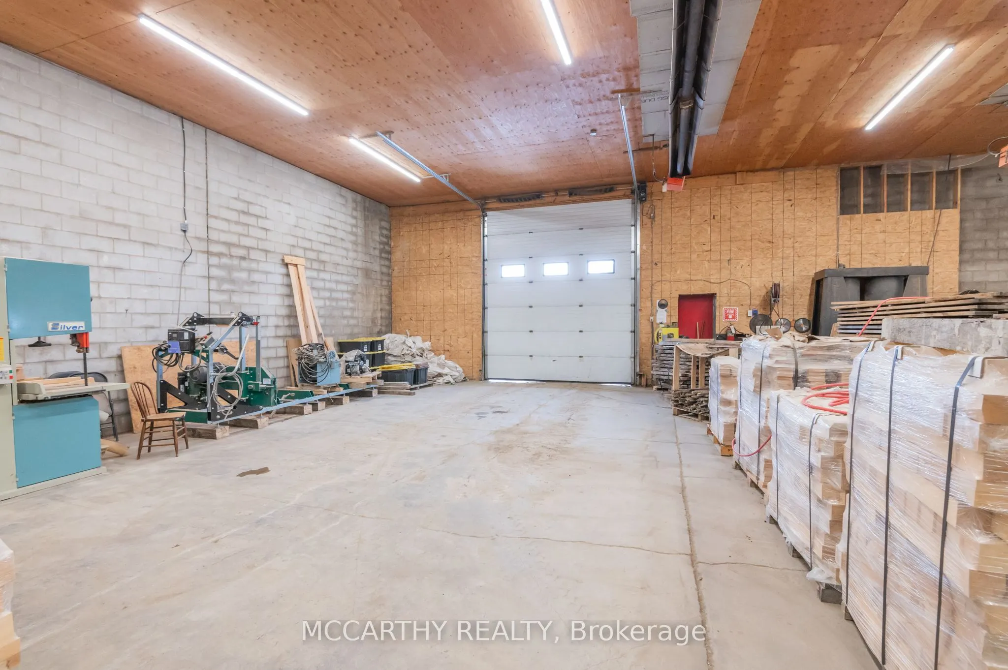 443 Main Street W