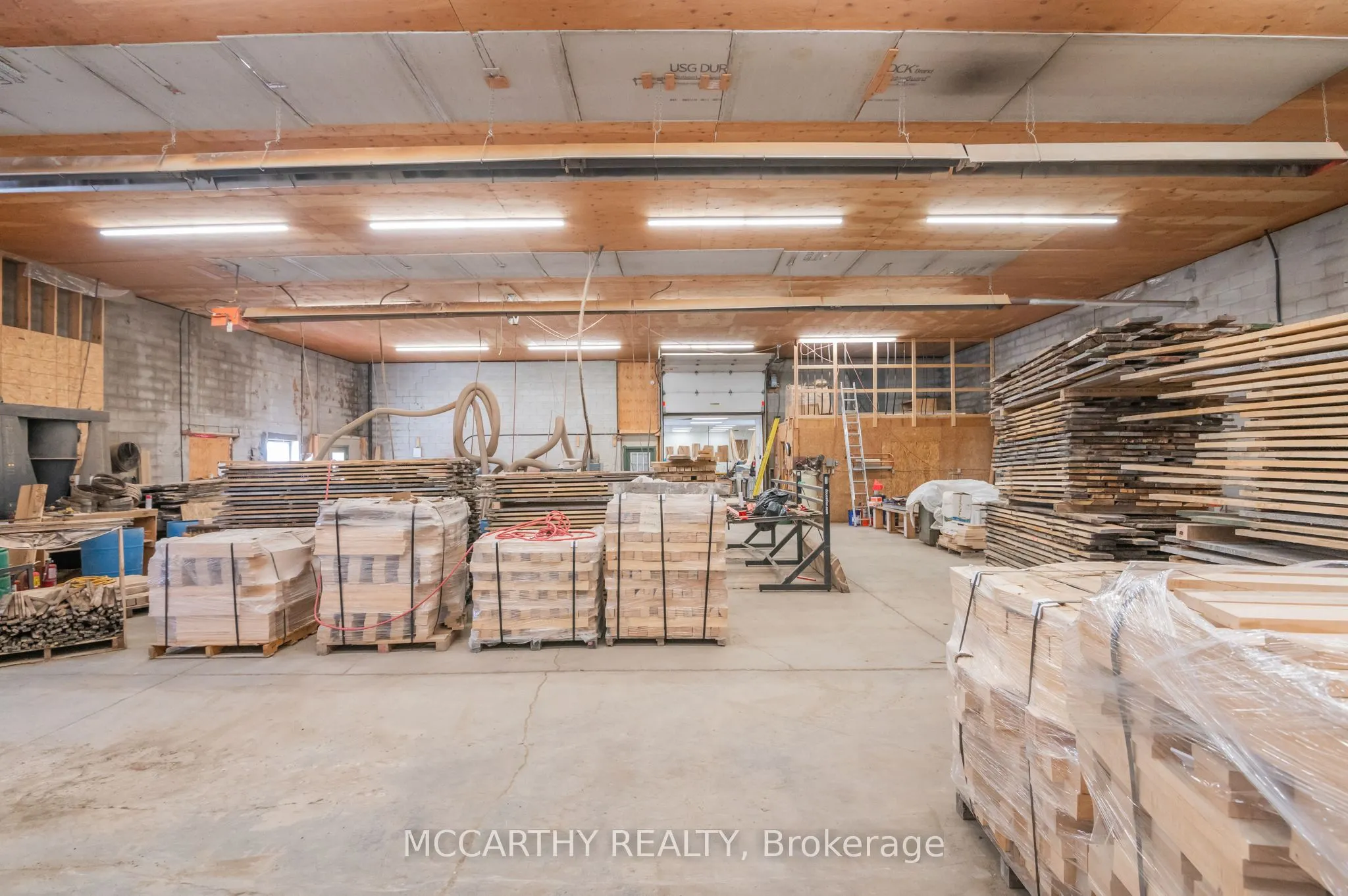 443 Main Street W