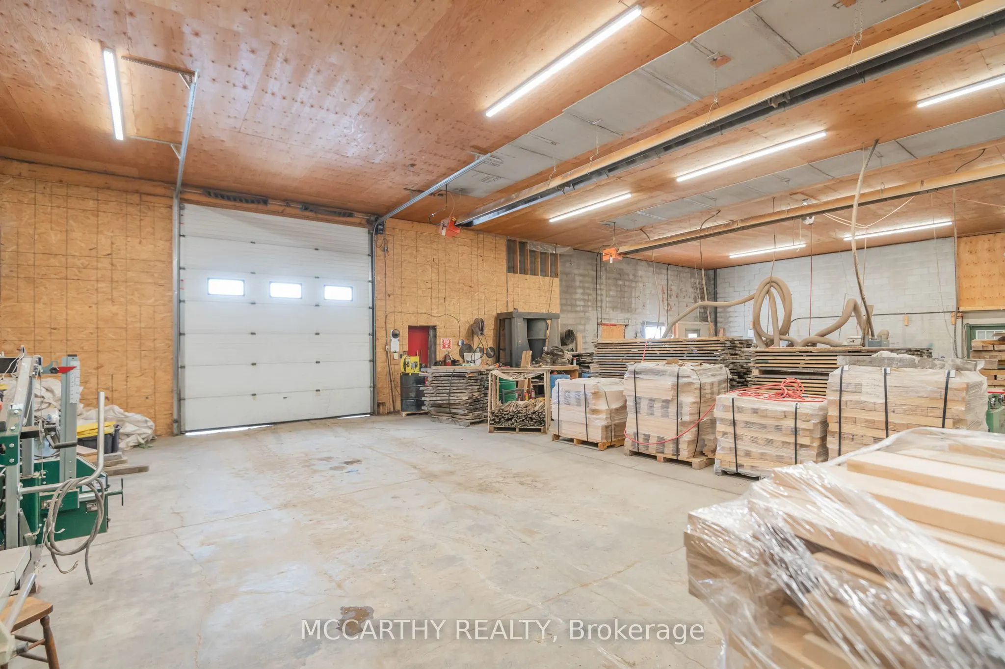 443 Main Street W